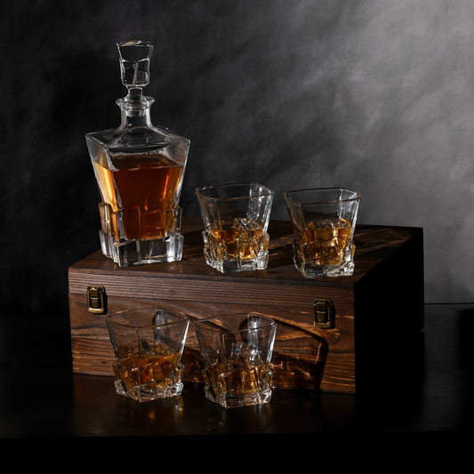 Harvey Makin 4 Whiskey Glasses & Decanter in Wooden Box