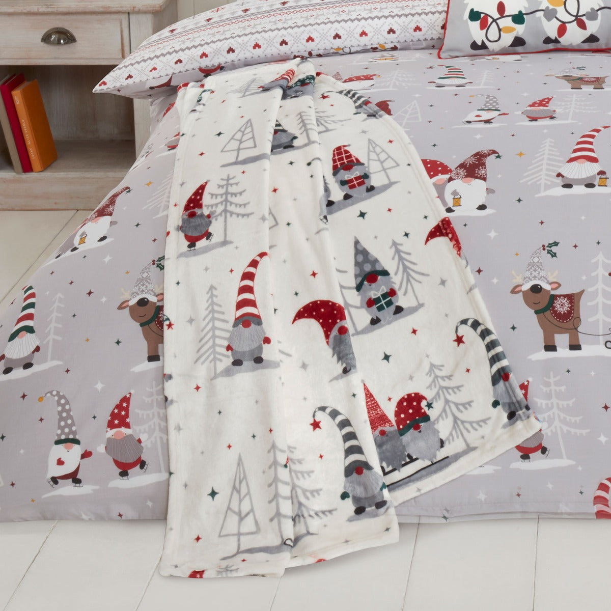 Gonk Friends Red Printed Christmas Fleece Throw (130cm x 150cm) Julian Charles Home