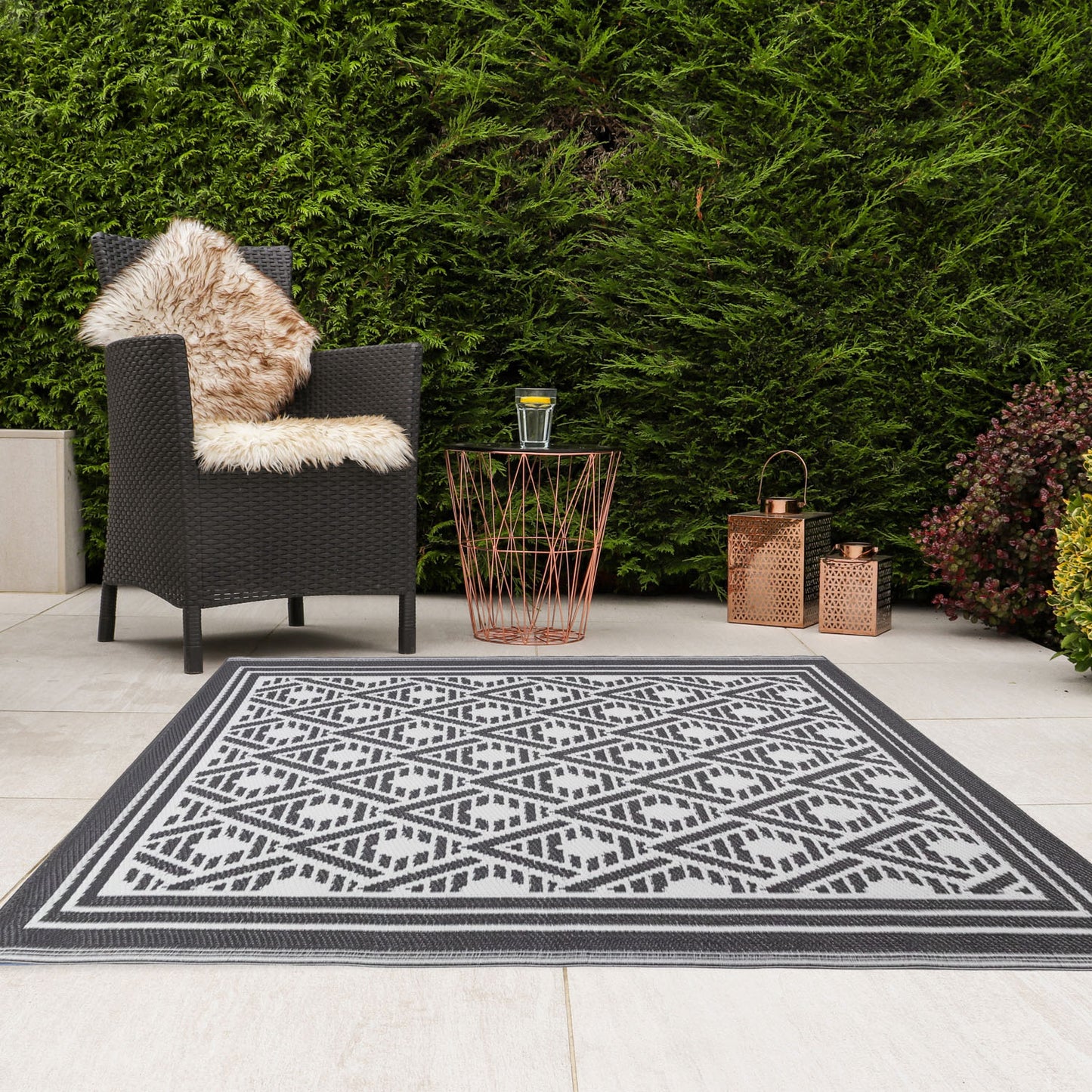 Lightweight Reversible Mono Small Geometric Pattern Outdoor Rug