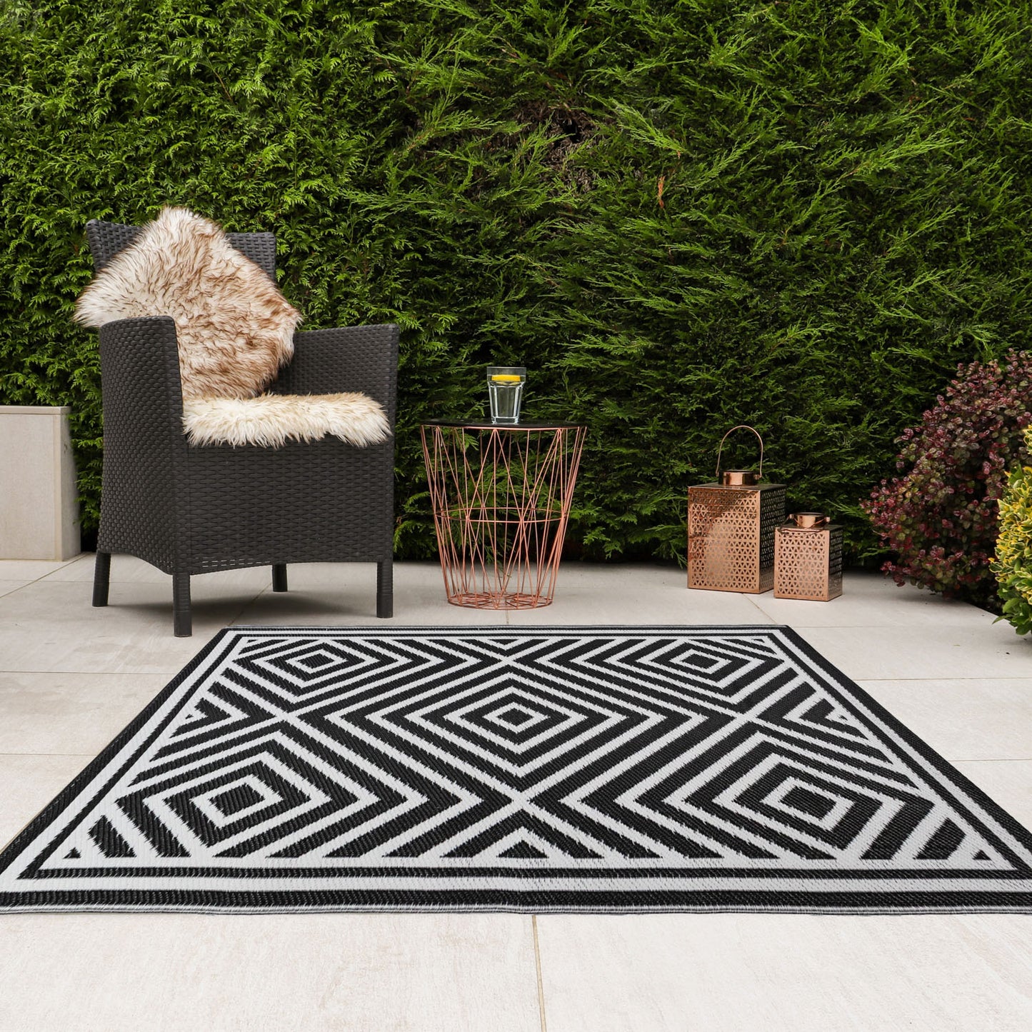 Lightweight Reversible Black White Small Tile Pattern Outdoor Rug