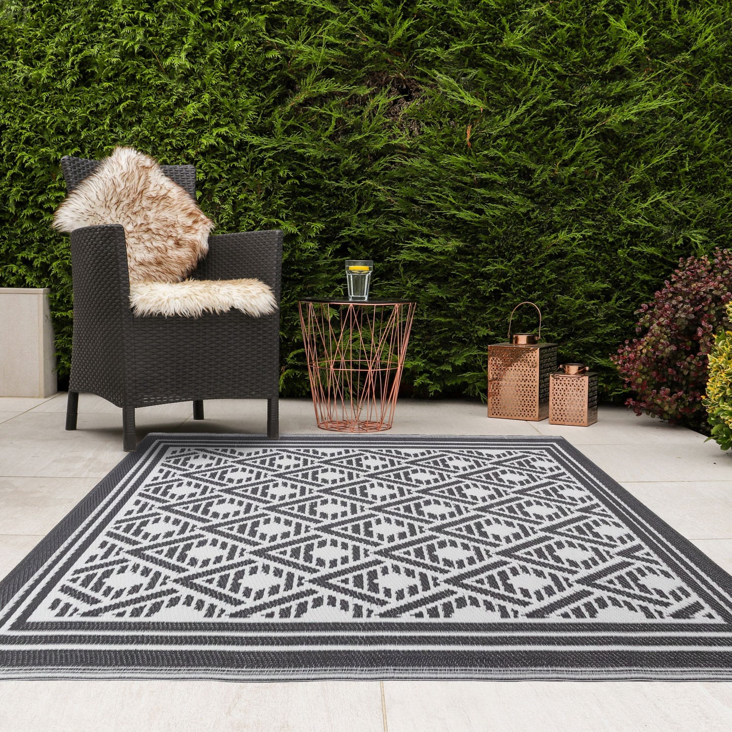 Lightweight Reversible Large Black White Geometric Pattern Outdoor Rug