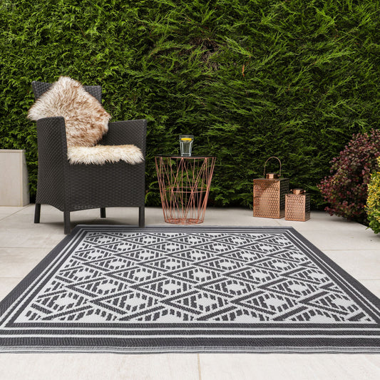 Lightweight Reversible Large Black White Geometric Pattern Outdoor Rug