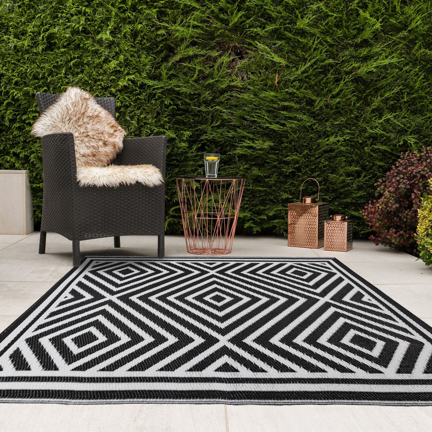 Lightweight Reversible Black White Tiles Pattern Outdoor Rug
