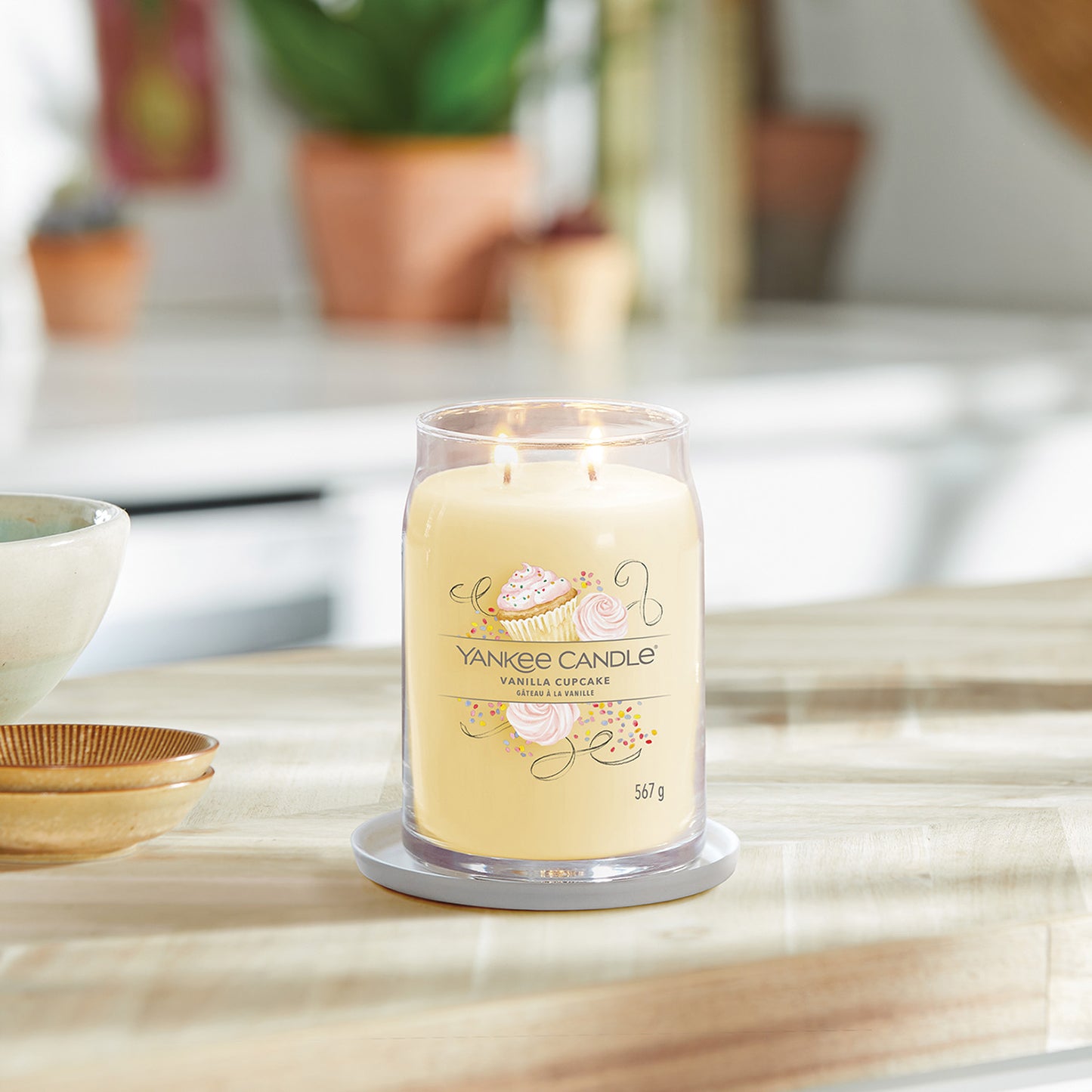 Yankee Candle Vanilla Cupcake Signature Large Jar Candle