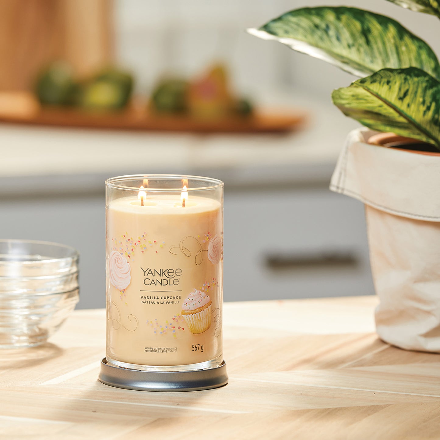 Yankee Candle Vanilla Cupcake Signature Large Tumbler Candle