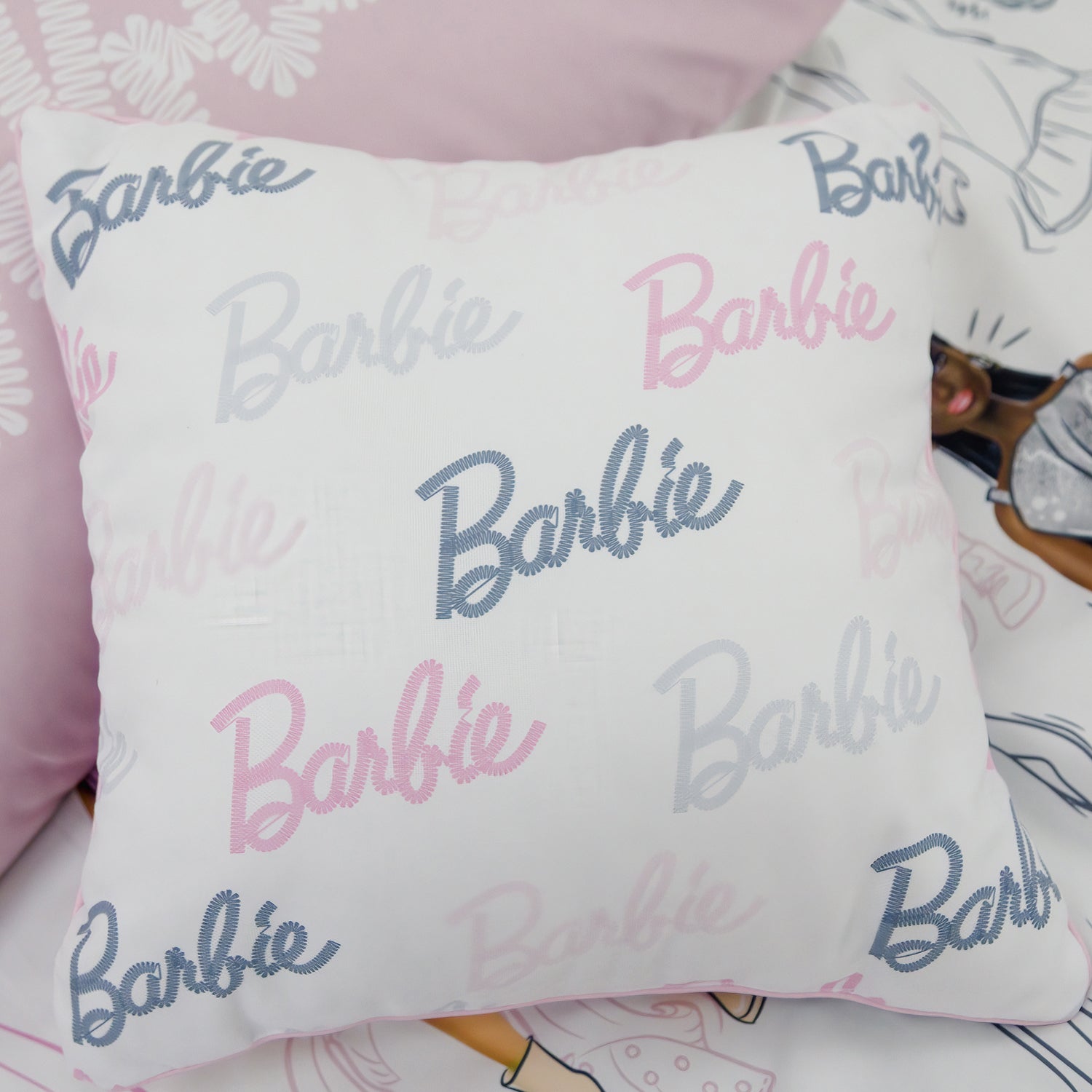 Barbie Figures Rotary Fleece Blanket (100cm x 150cm) – Julian Charles Home