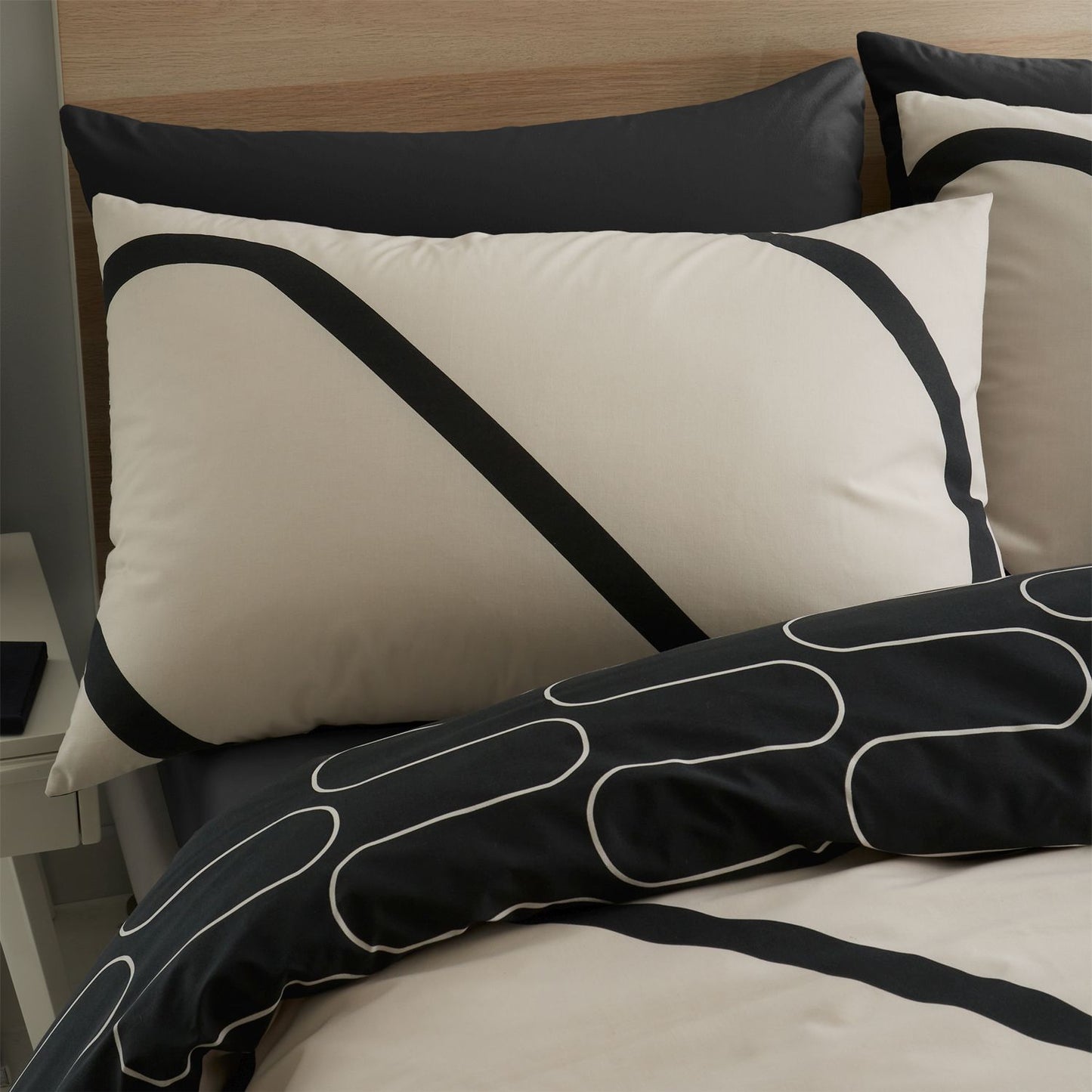 Catherine Lansfield Linear Curve Black Geometric Reversible Duvet Set