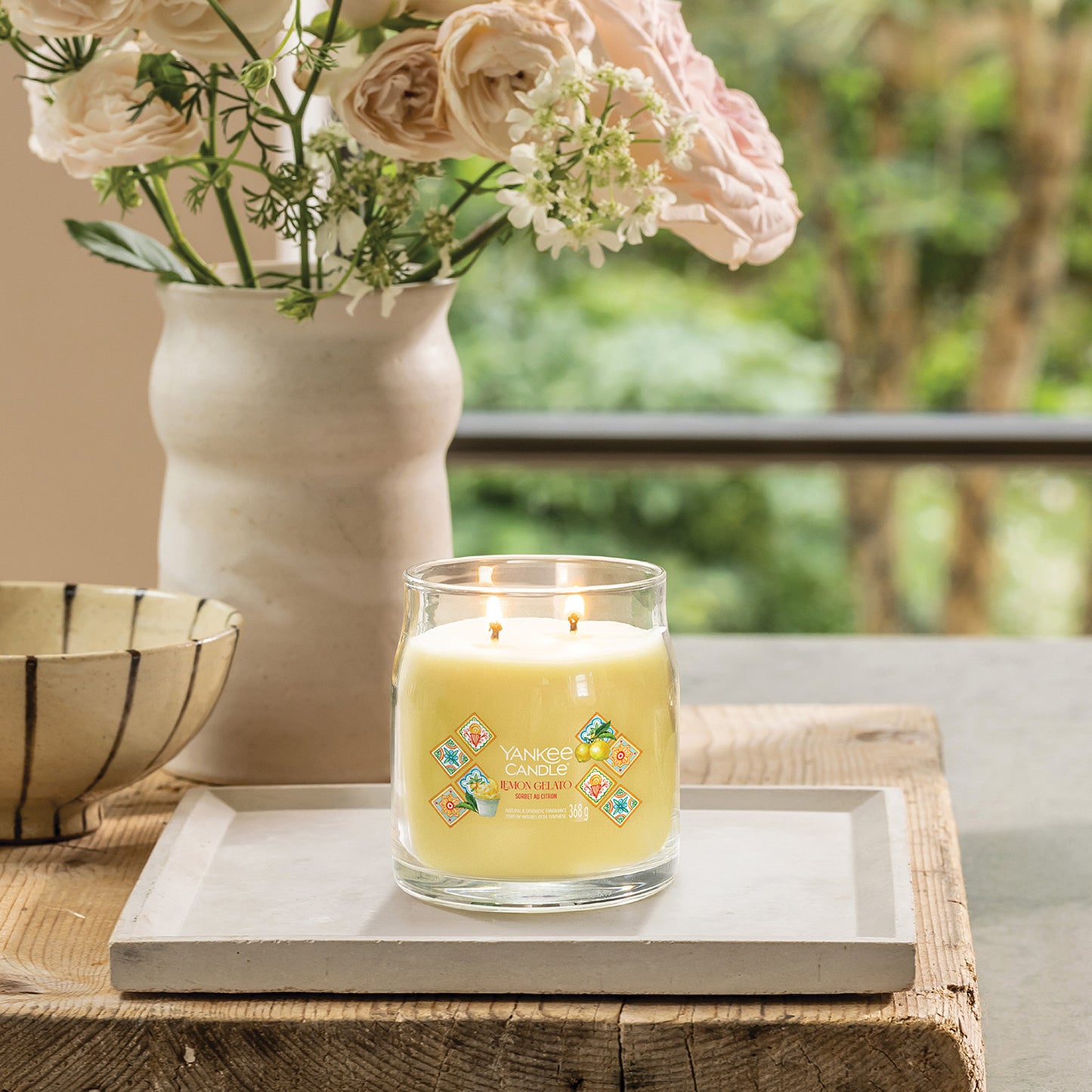 Yankee Candle Lemon Gelato Signature Medium Jar Candle