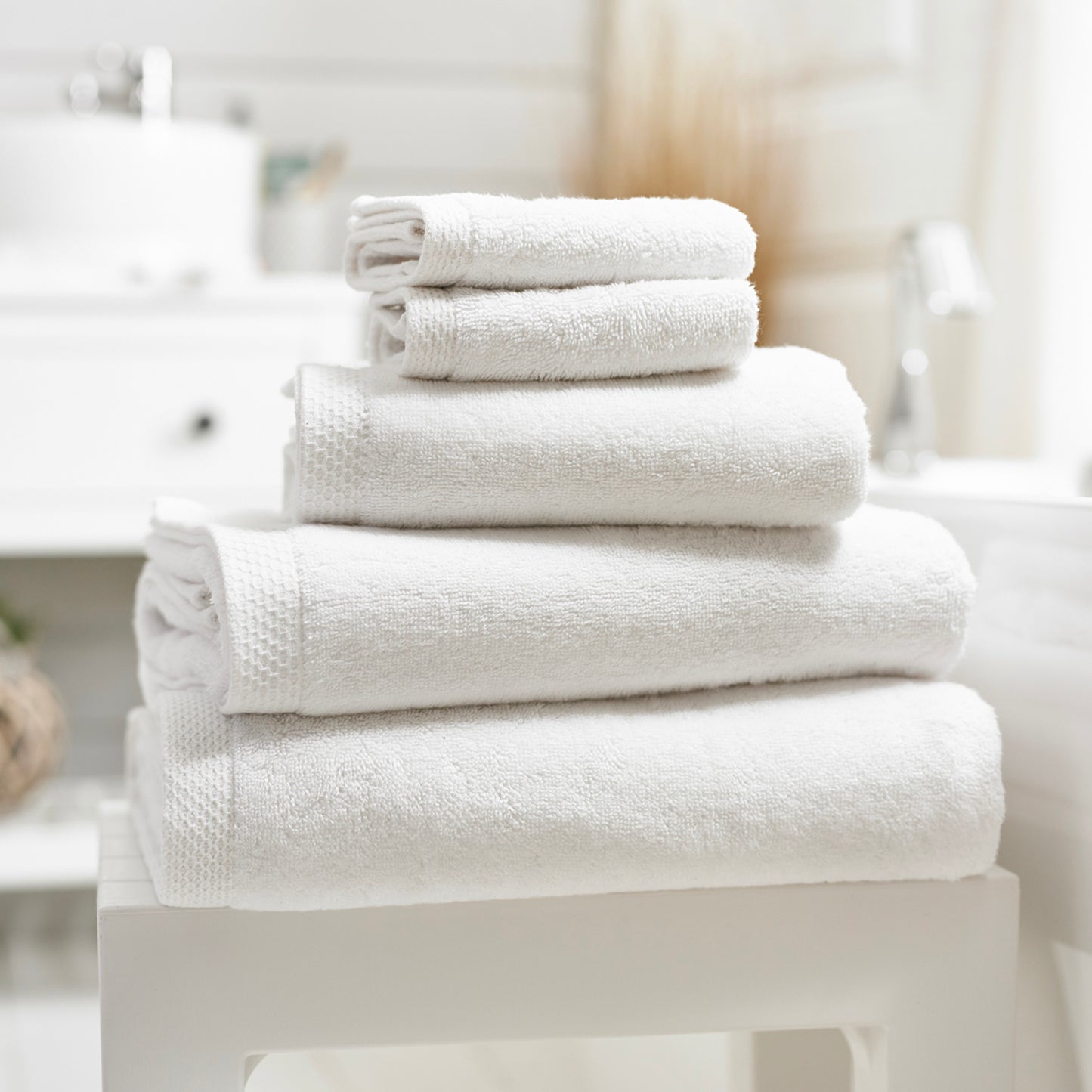 The Lyndon Company Egyptian Spa Low Twist White Cotton 700gsm Towels