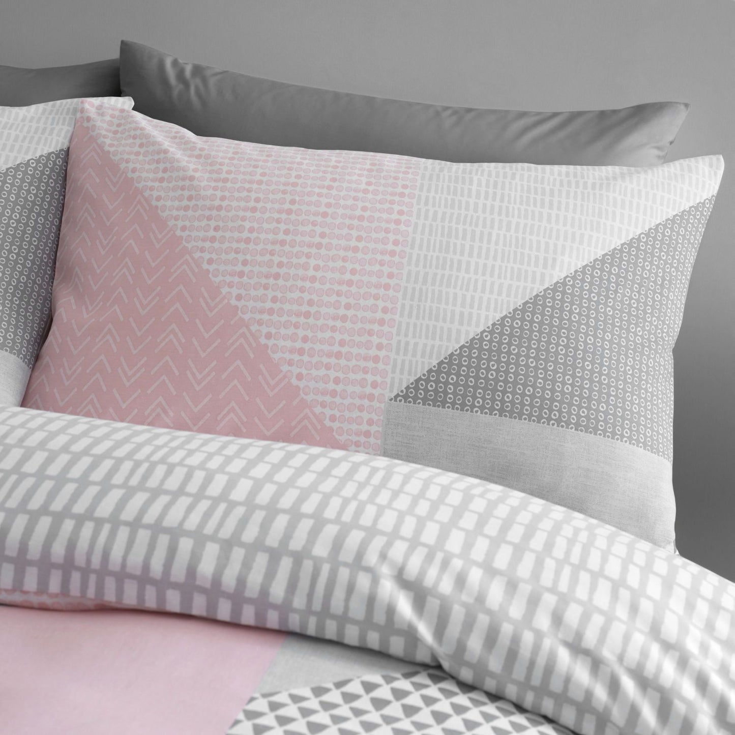 Catherine Lansfield Larsson Pink Geo Reversible Duvet Set