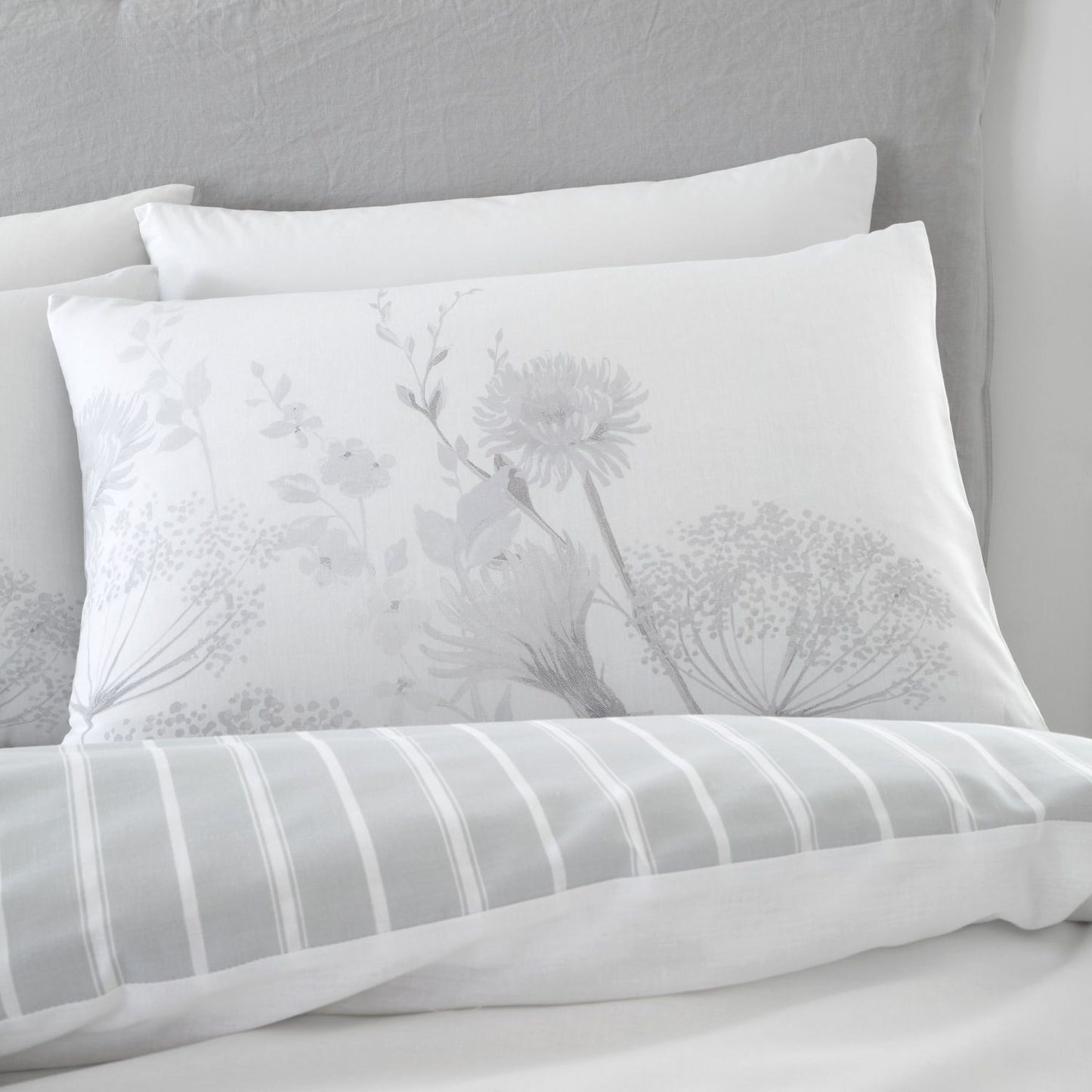Catherine Lansfield Meadowsweet White/Grey Floral Duvet Set