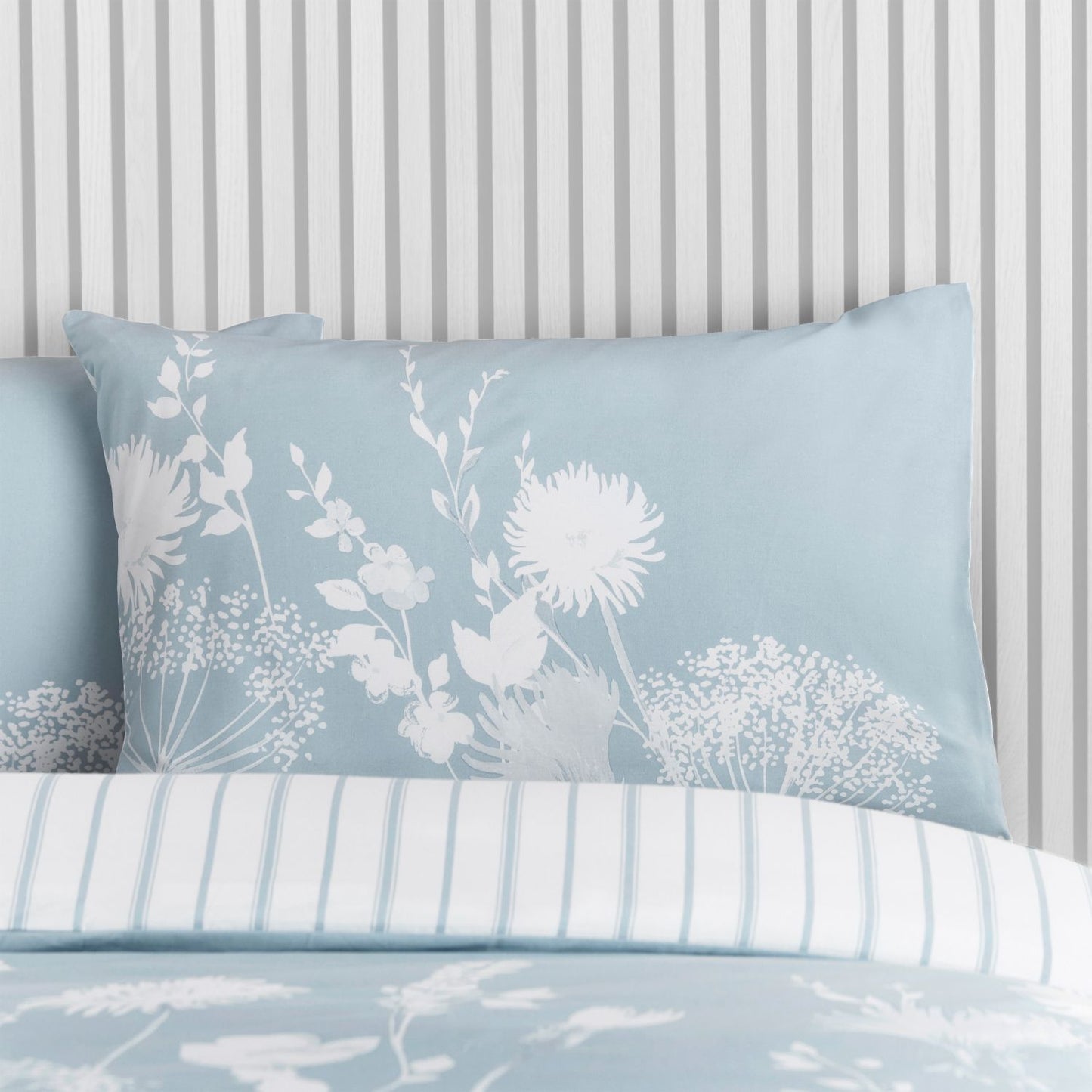 Catherine Lansfield Meadowsweet Sea Spray Blue Floral Duvet Set