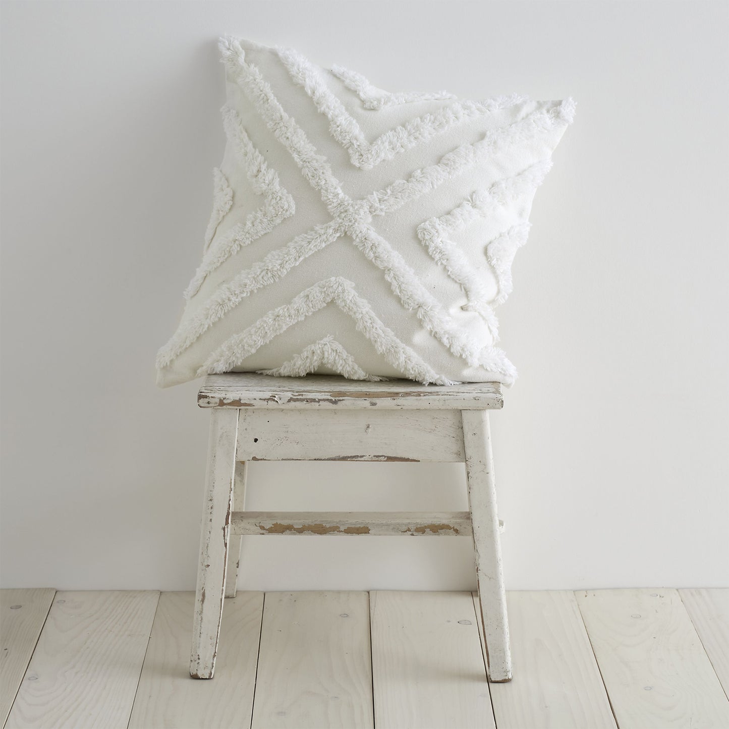 Pineapple Elephant Diamond Tufted Chalk White Cushion (43cm x 43cm)