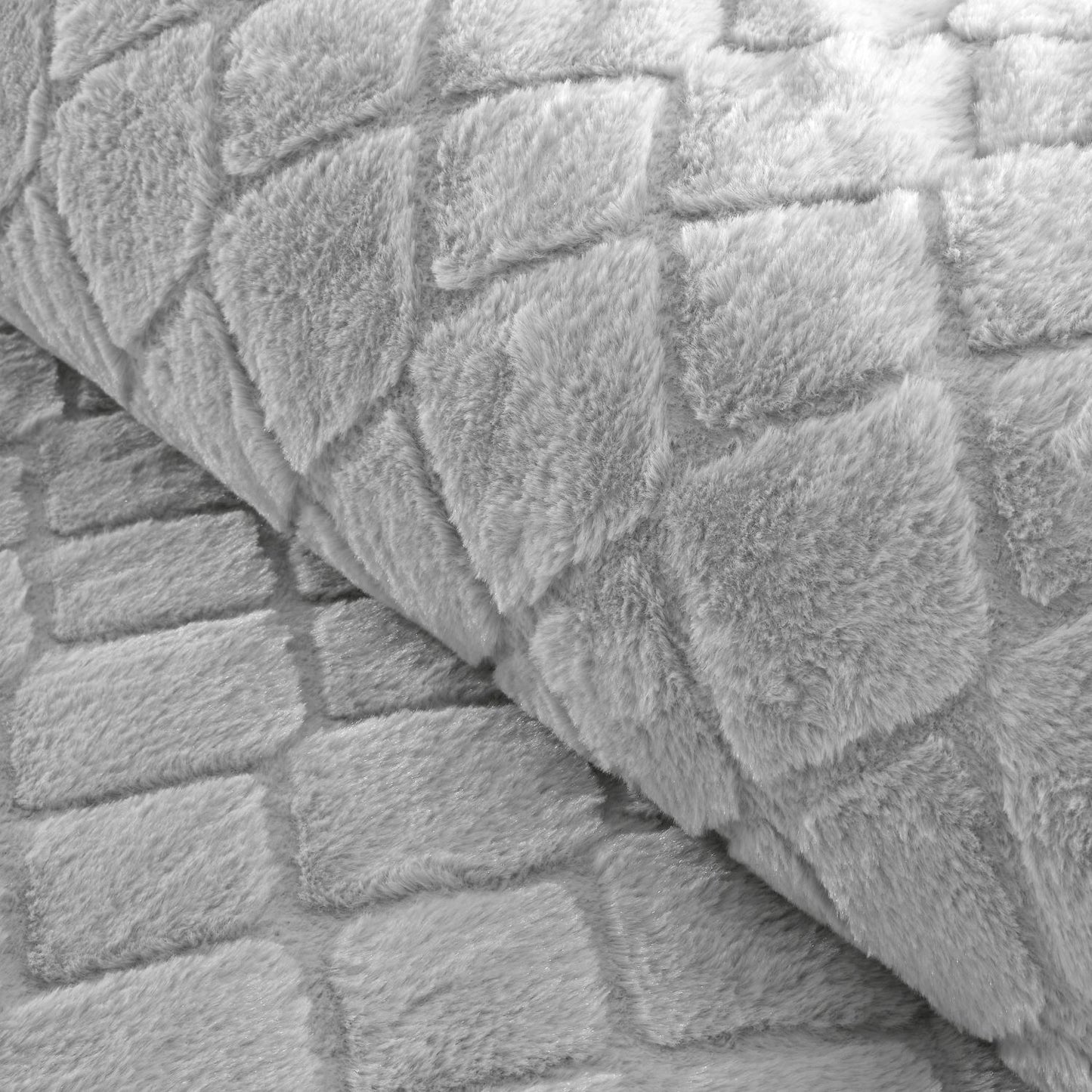 Catherine Lansfield Cosy Diamond Silver Faux Fur Duvet Set