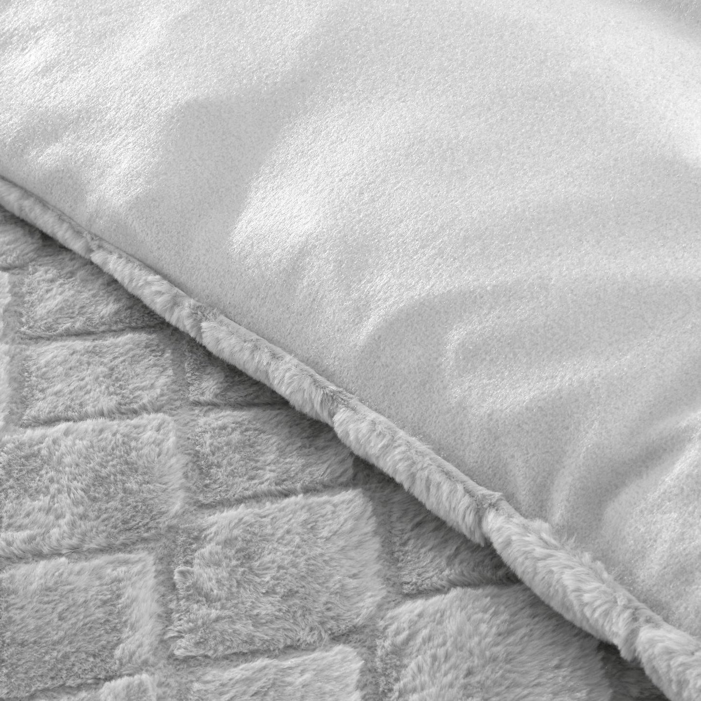 Catherine Lansfield Cosy Diamond Silver Faux Fur Duvet Set