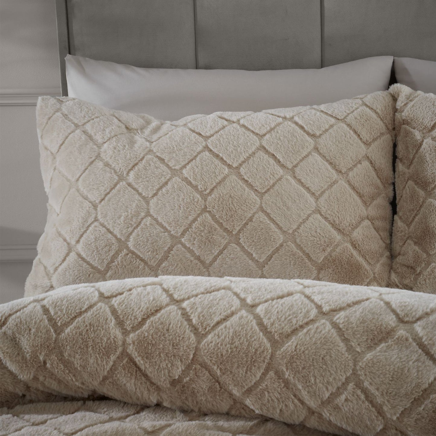 Catherine Lansfield Cosy Diamond Natural Faux Fur Duvet Set