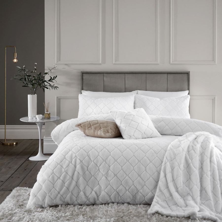 Catherine Lansfield Cosy Diamond White Faux Fur Duvet Set