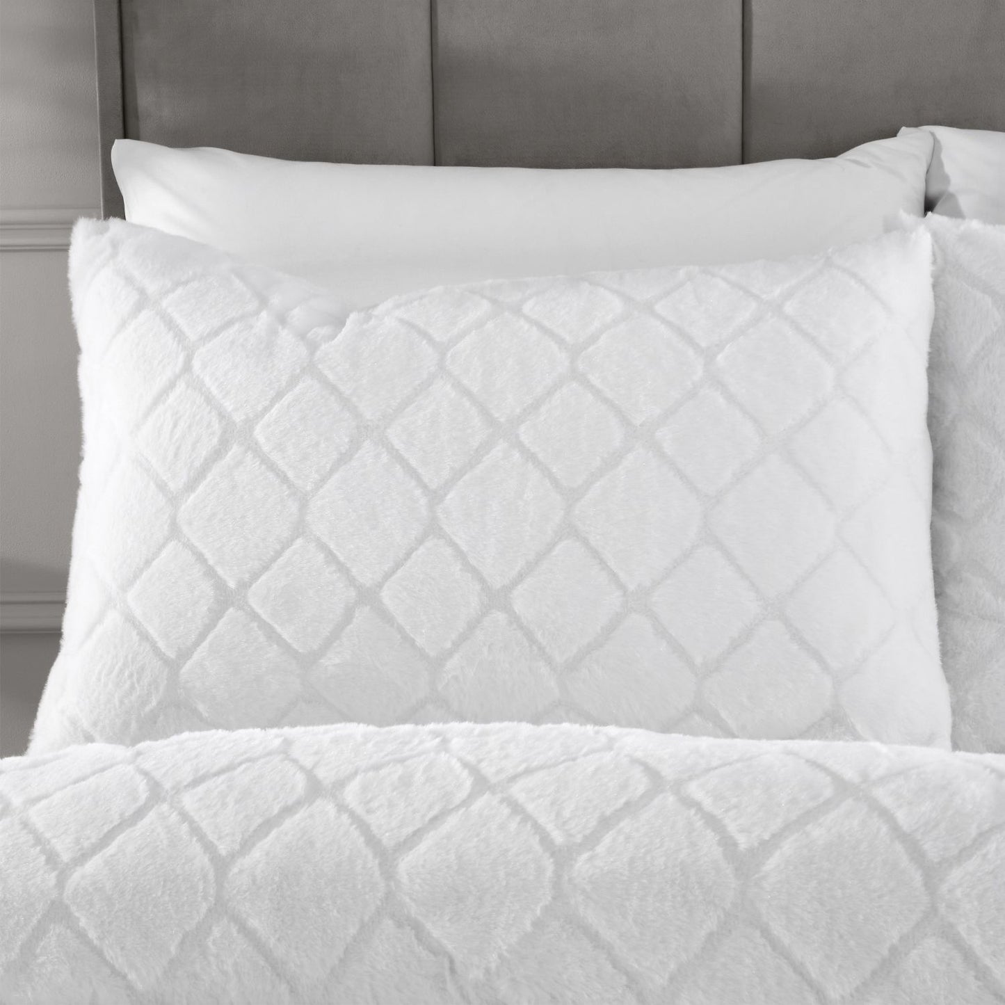 Catherine Lansfield Cosy Diamond White Faux Fur Duvet Set