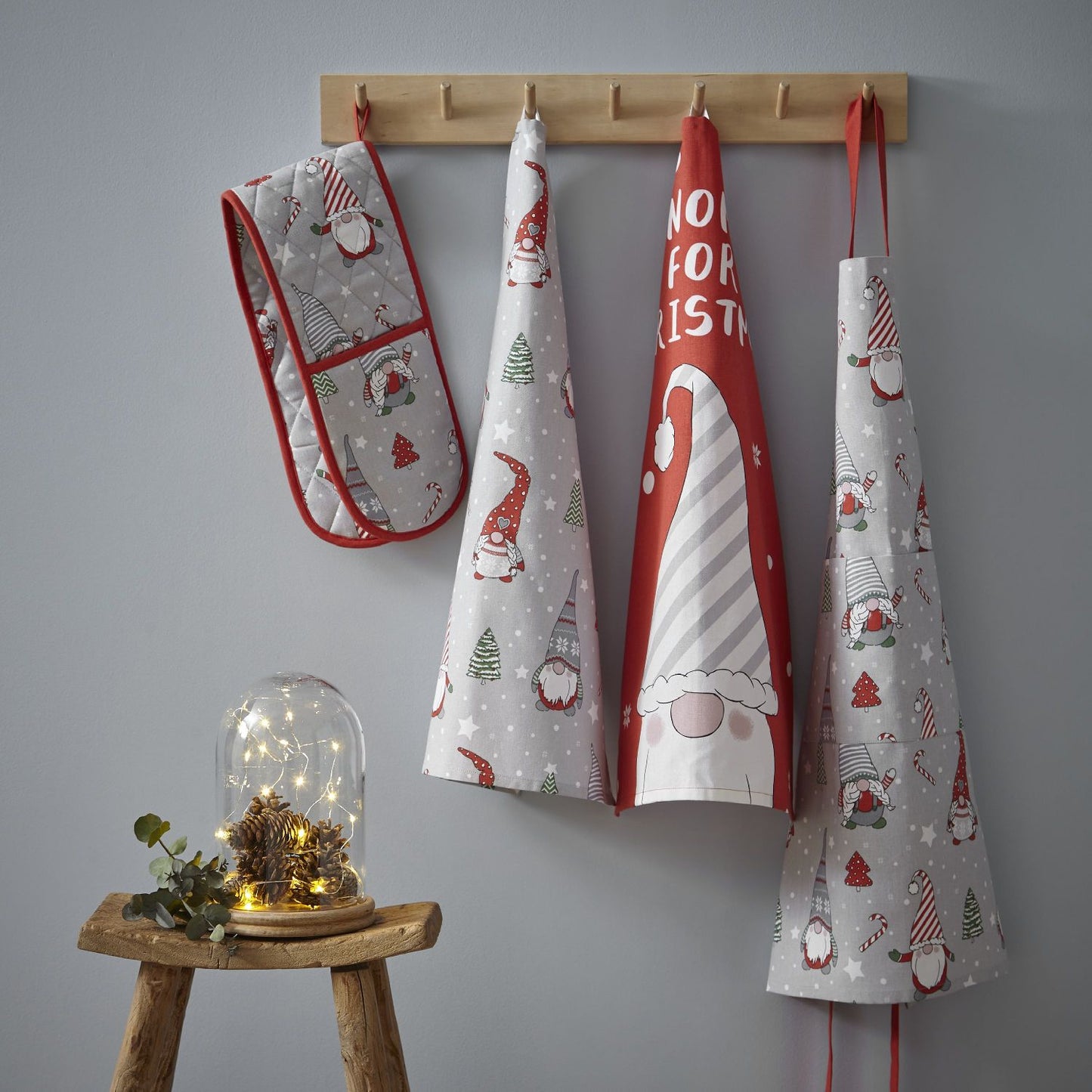Catherine Lansfield Christmas Gnomes Red Cotton Adult Apron