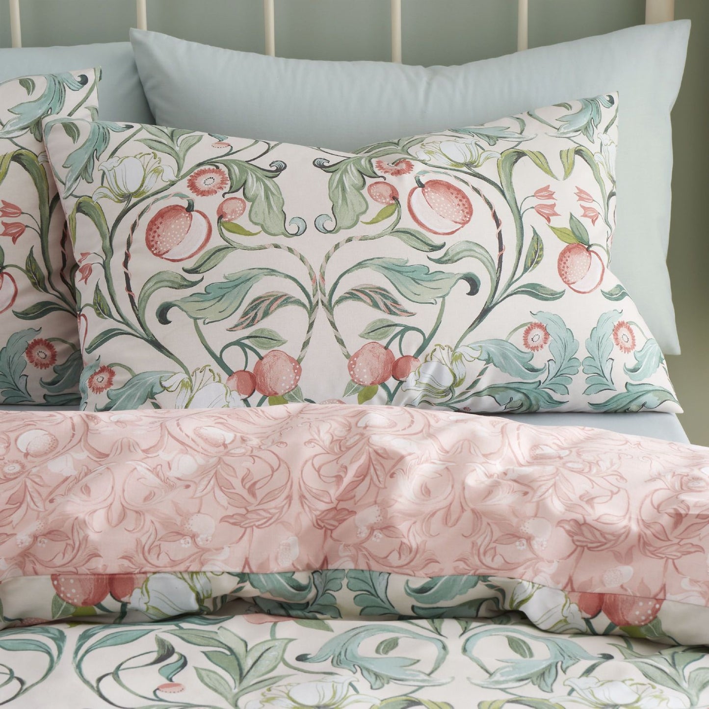 Catherine Lansfield Clarence Natural Floral Reversible Duvet Set