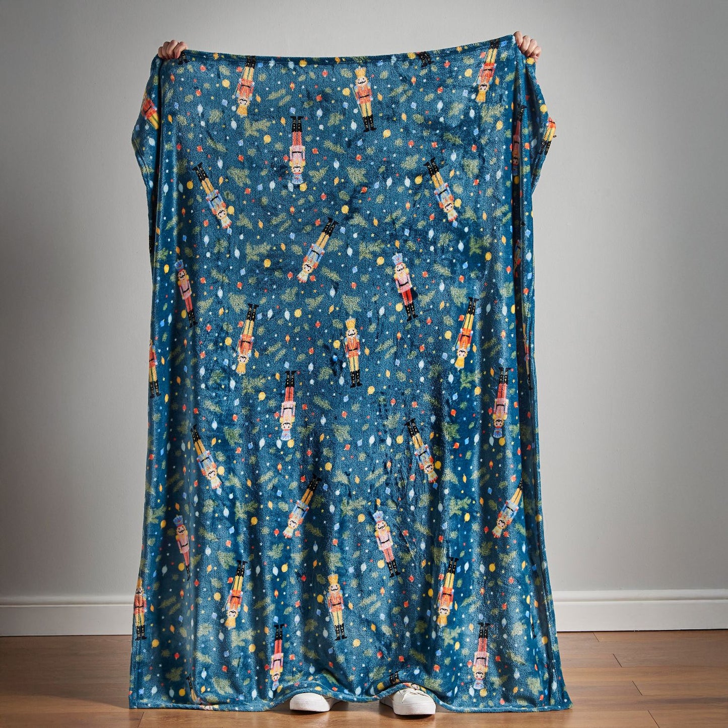 Catherine Lansfield Christmas Nutcracker Green Fleece Cosy Throw