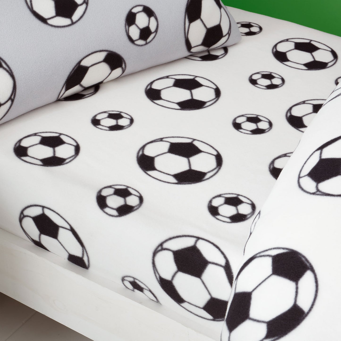 Catherine Lansfield White Cosy Football Fleece Fitted Sheet
