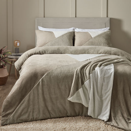 Catherine Lansfield Cosy Larsson Geo Natural Fleece Duvet Set