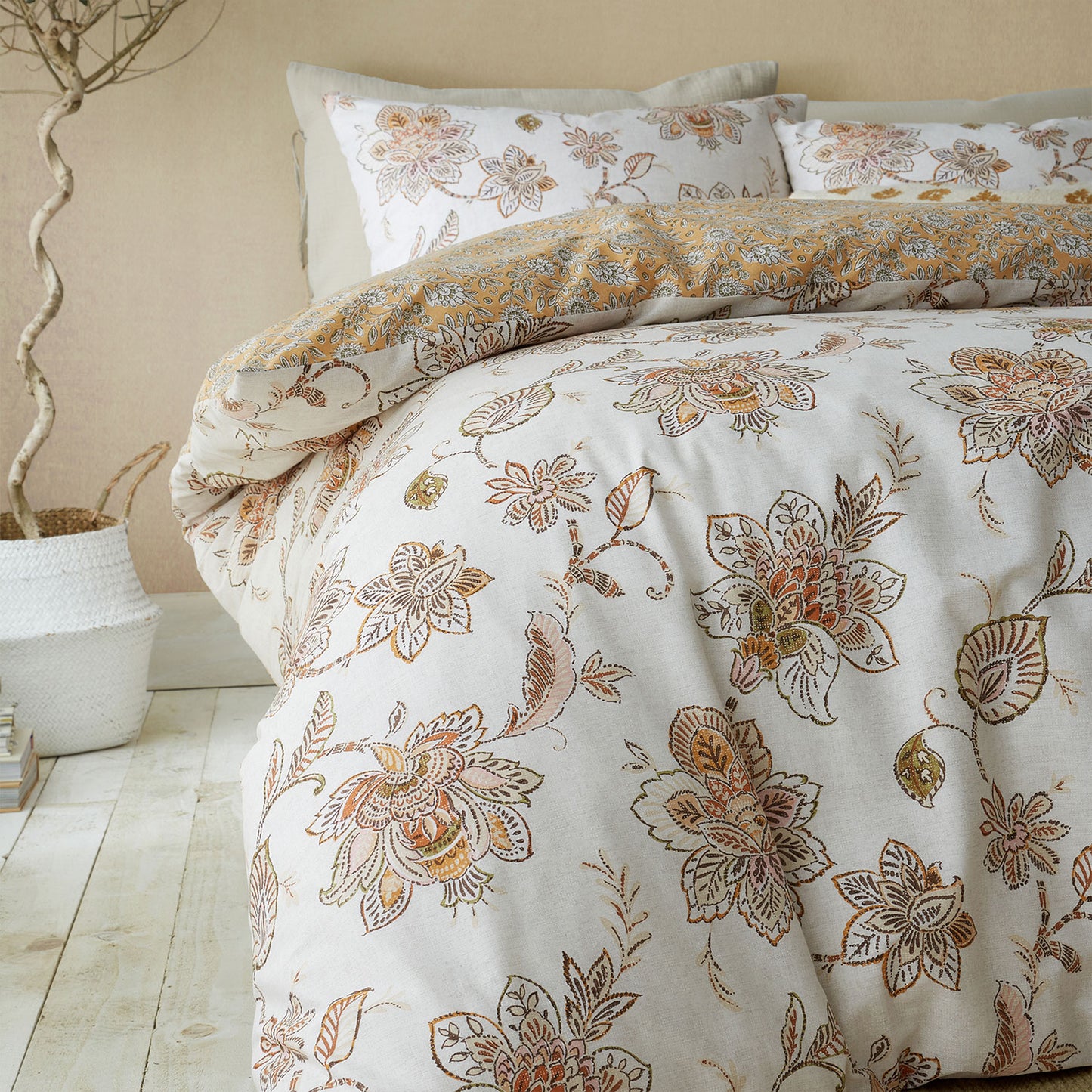 Pineapple Elephant Sahara Beige Floral Reversible Duvet Set