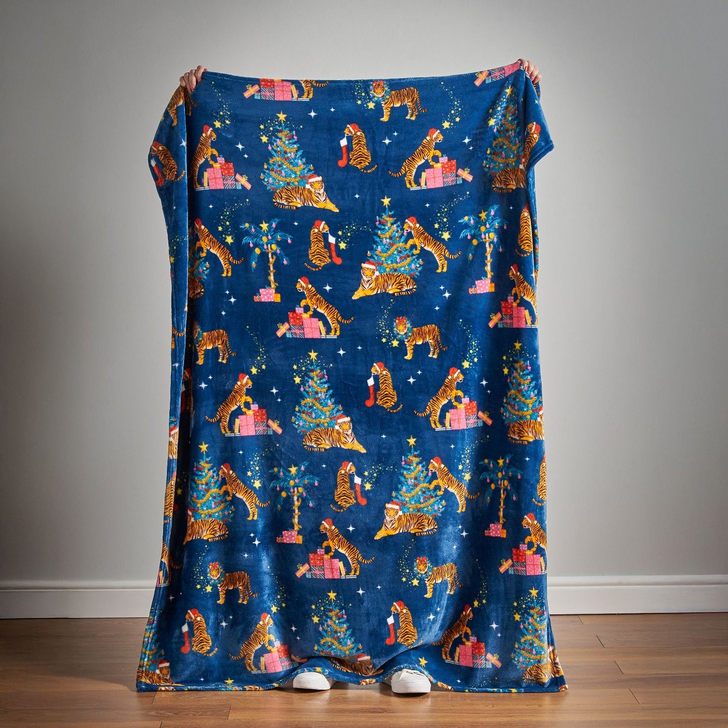 Catherine Lansfield Christmas Tiger Cosy Fleece Throw