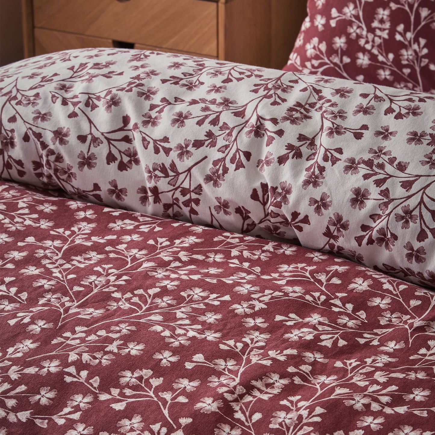 Catherine Lansfield Grace Floral Leaf Red Brushed Cotton Duvet Set