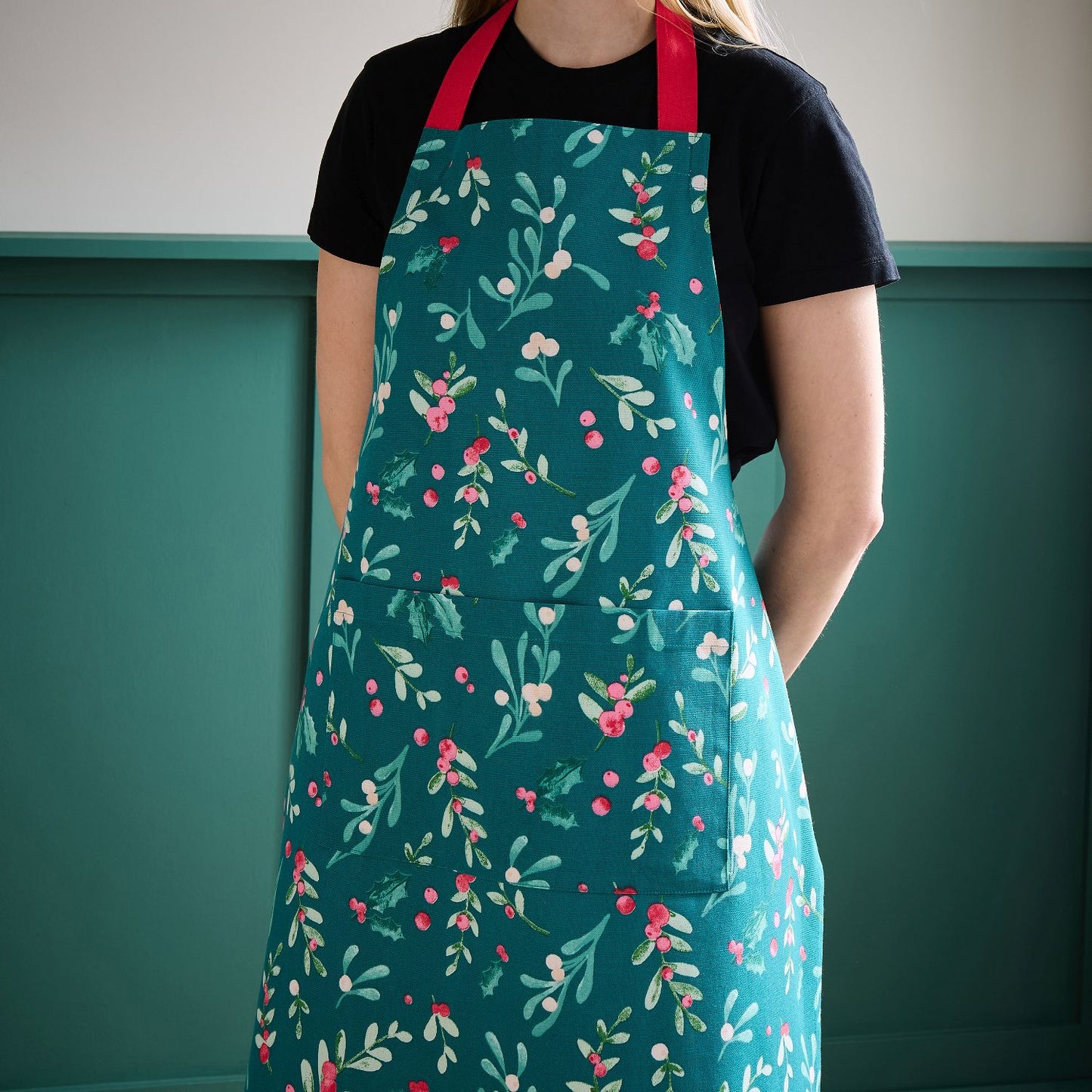 Catherine Lansfield Christmas Holly and Mistletoe Cotton Adult Apron
