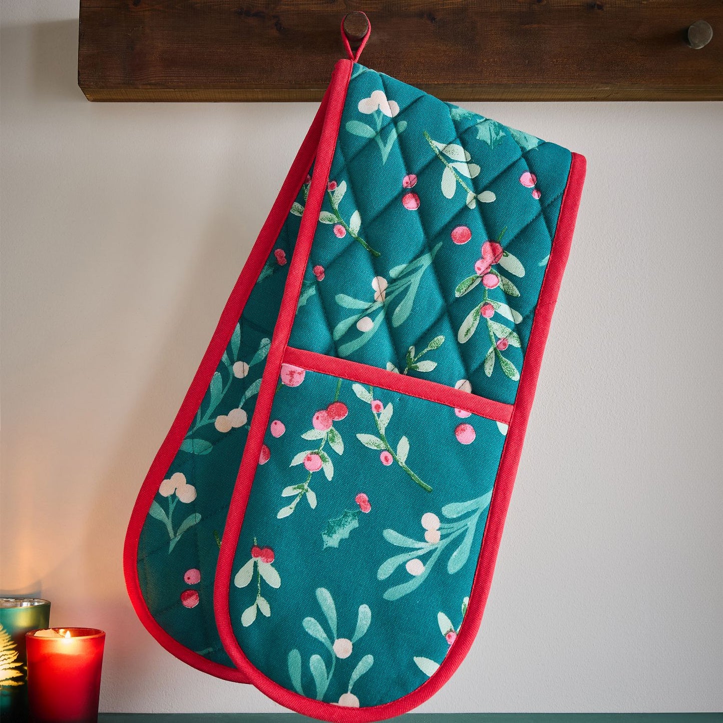Catherine Lansfield Christmas Holly and Mistletoe Cotton Double Oven Glove