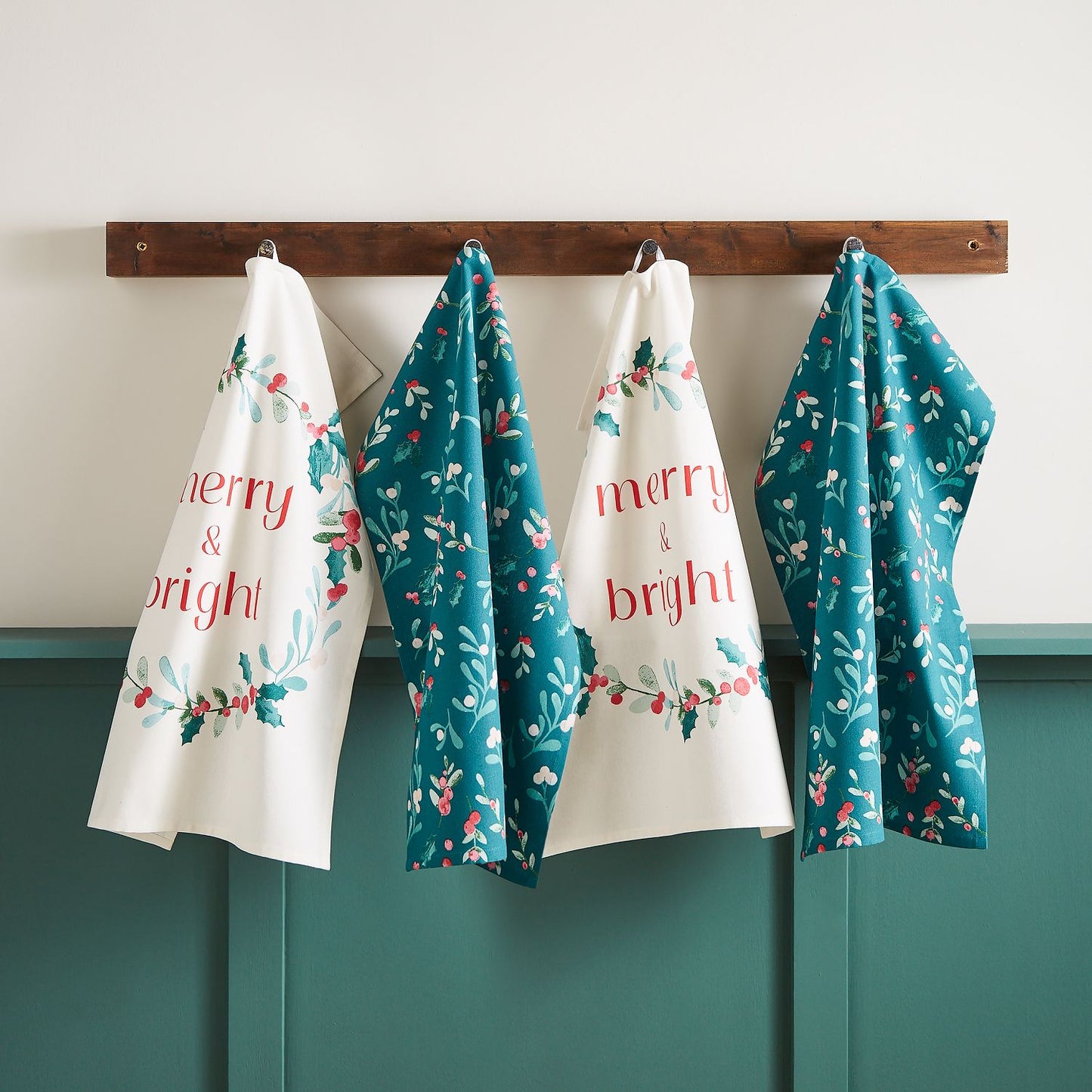 Catherine Lansfield Christmas Holly and Mistletoe Cotton Tea Towel Pack of 4