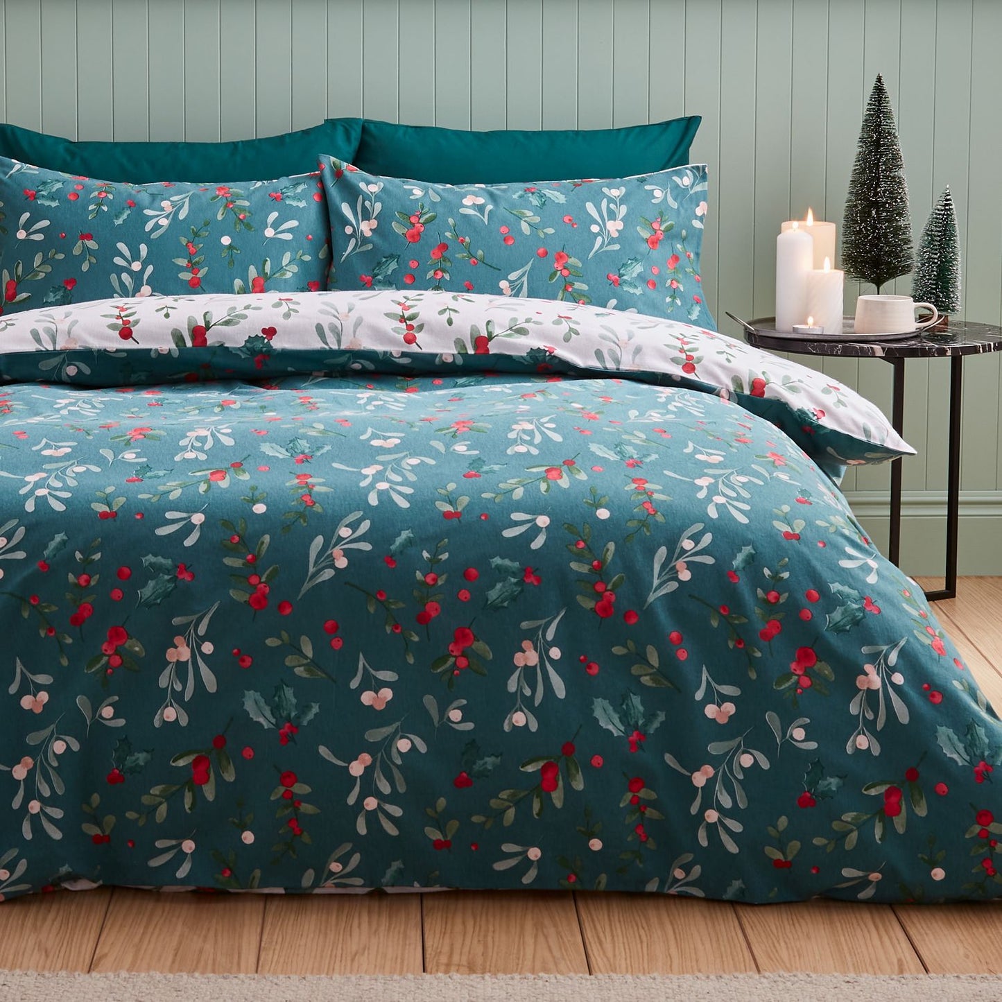 Catherine Lansfield Brushed Cotton Christmas Holly and Mistletoe Duvet Set