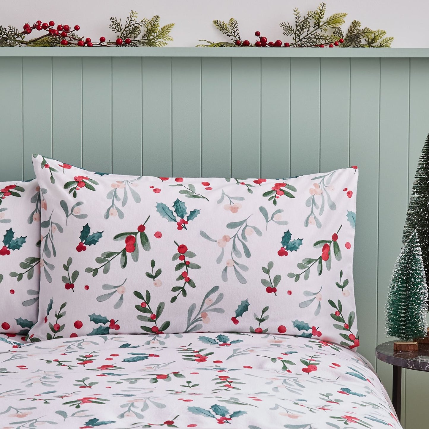 Catherine Lansfield Brushed Cotton Christmas Holly and Mistletoe Duvet Set