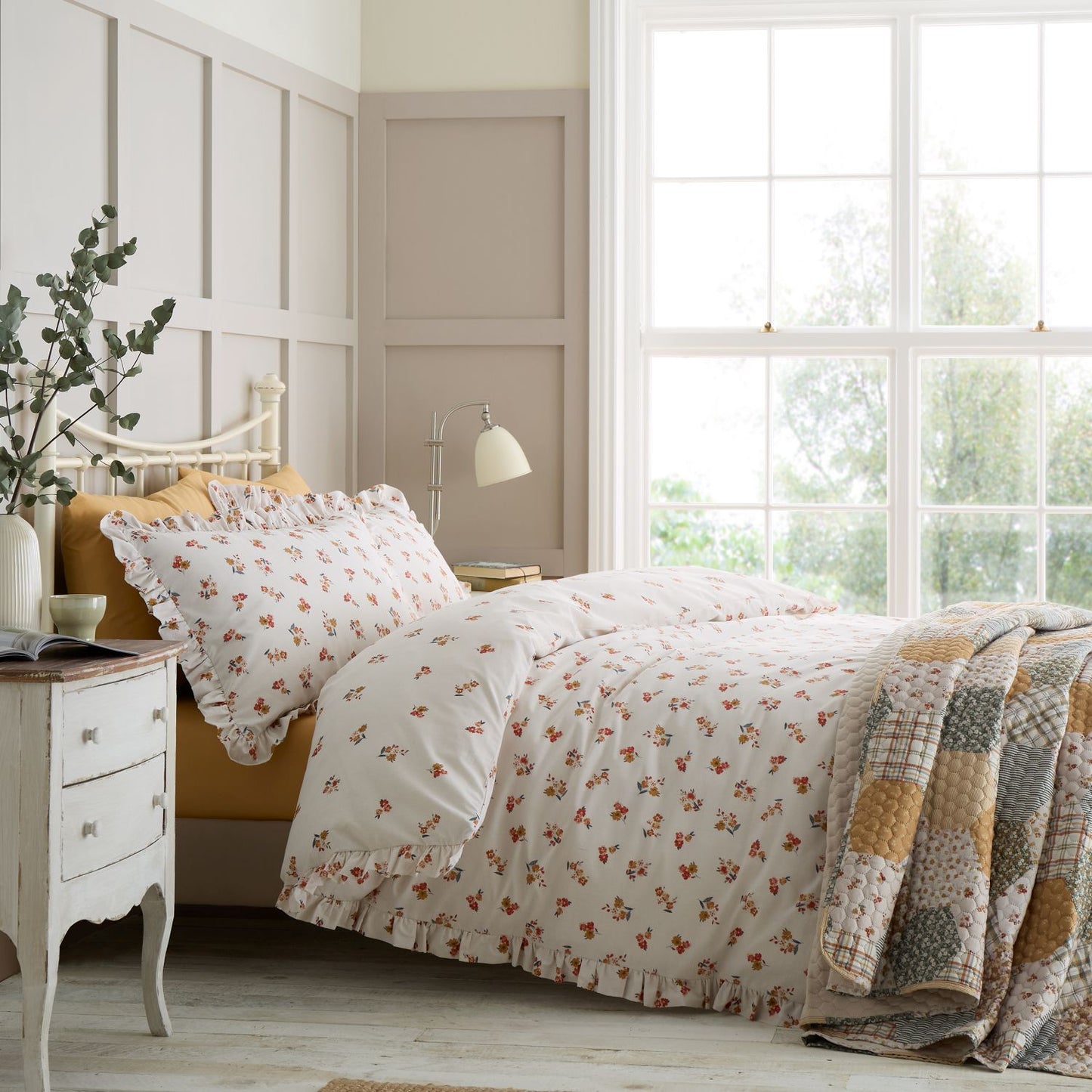 Catherine Lansfield Frill Ditsy Floral Cream Reversible Duvet Set