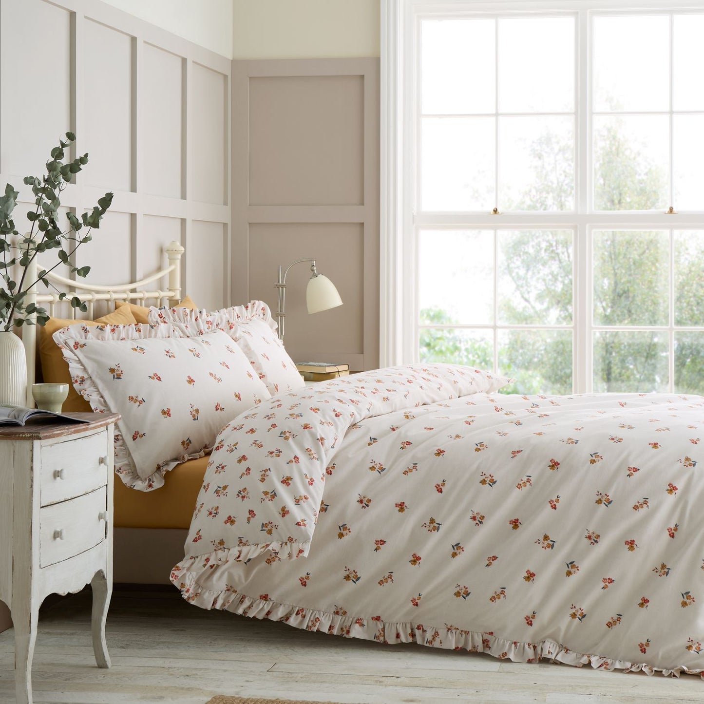 Catherine Lansfield Frill Ditsy Floral Cream Reversible Duvet Set