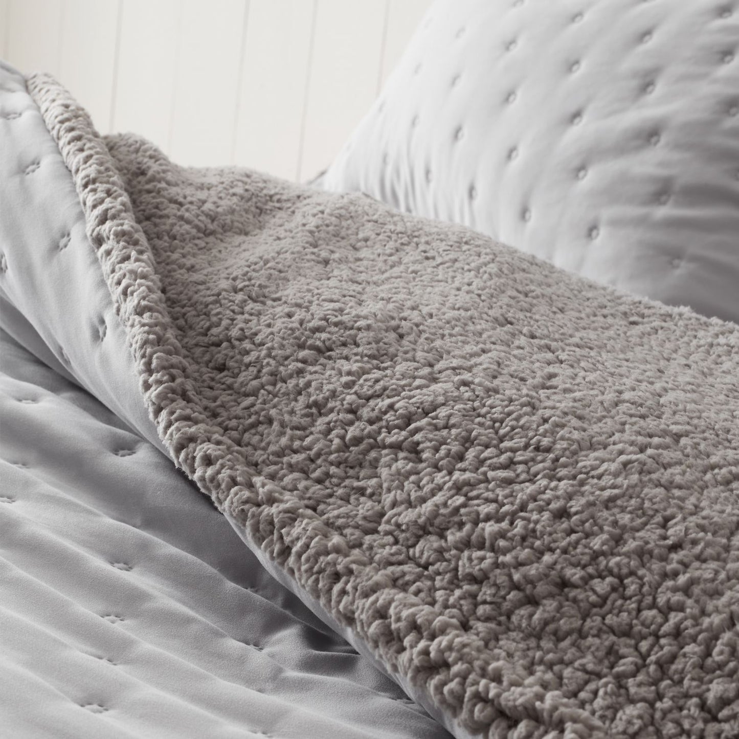 Catherine Lansfield Cosy Nori Soft Sherpa Fleece Silver Duvet Set