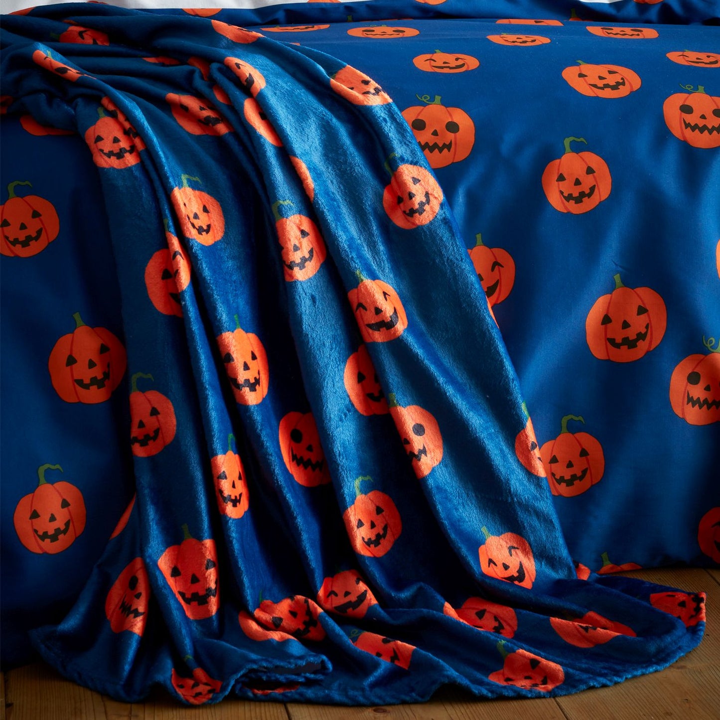 Catherine Lansfield Halloween Pumpkins Navy Fleece Throw