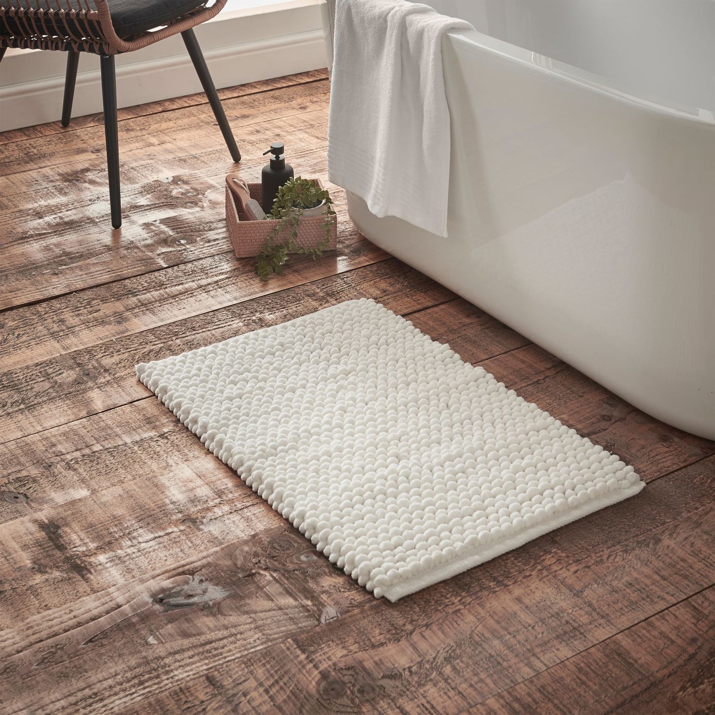 Bianca Aspen White Bobble Bath Mat