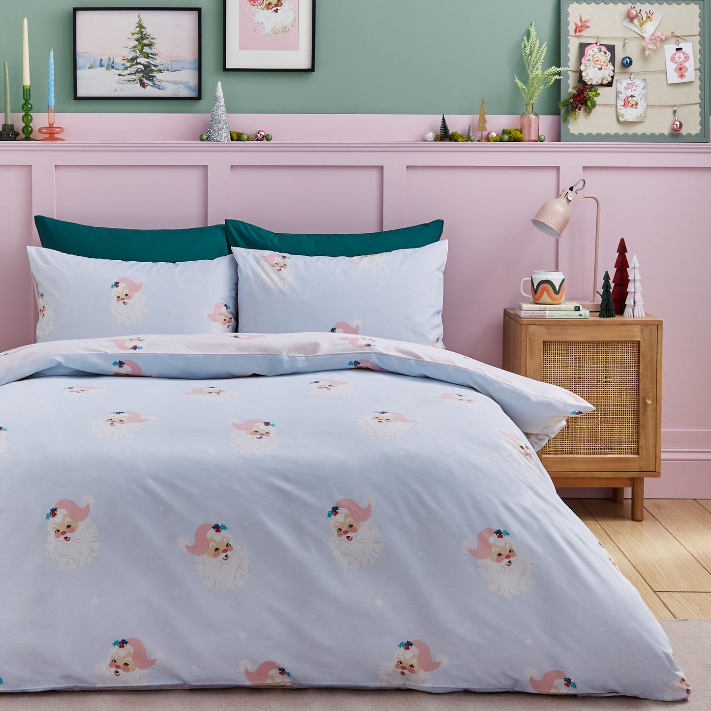 Catherine Lansfield Vintage Christmas Santa Pink Reversible Duvet Set
