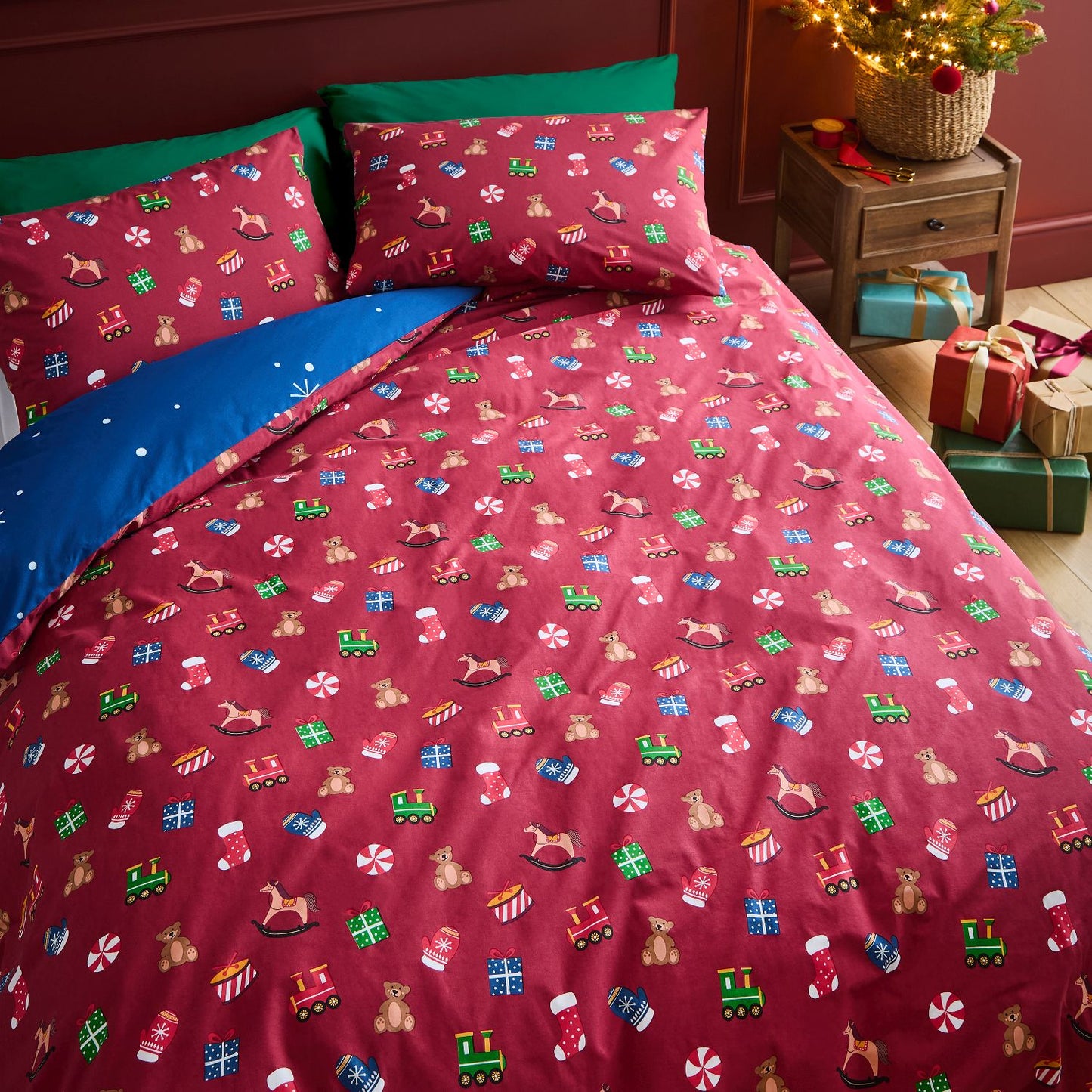 Catherine Lansfield Christmas Santa's Workshop Reversible Duvet Set