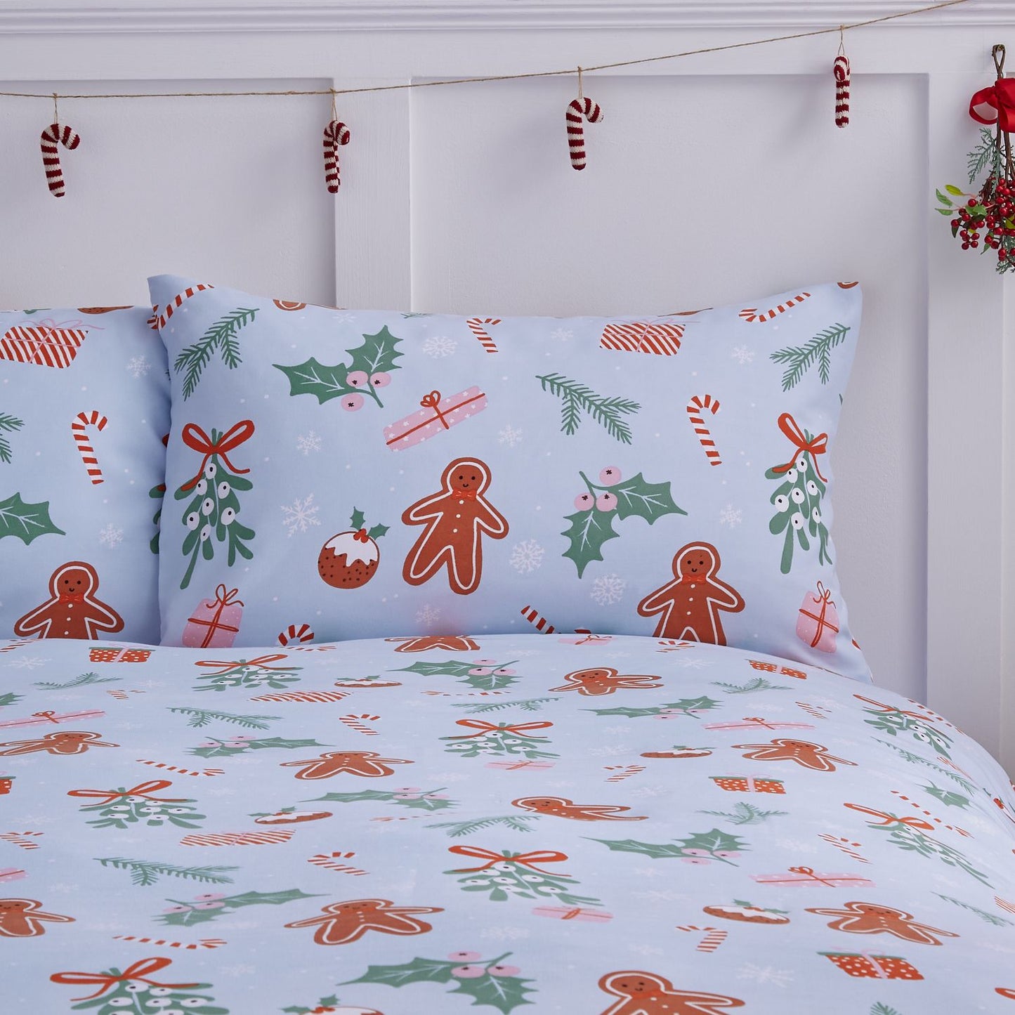 Catherine Lansfield Christmas Gingerbread So Soft Reversible Duvet Set