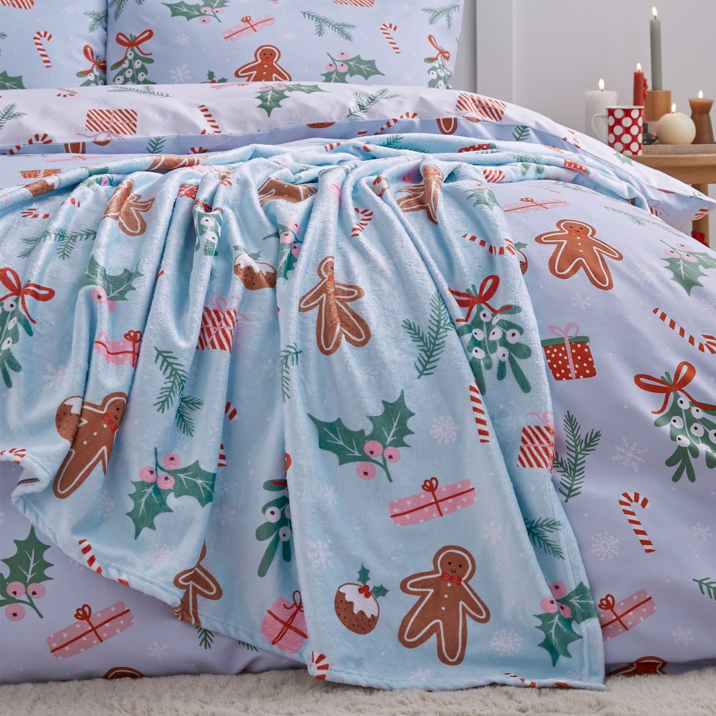 Catherine Lansfield Christmas Gingerbread Blue Cosy Fleece Throw