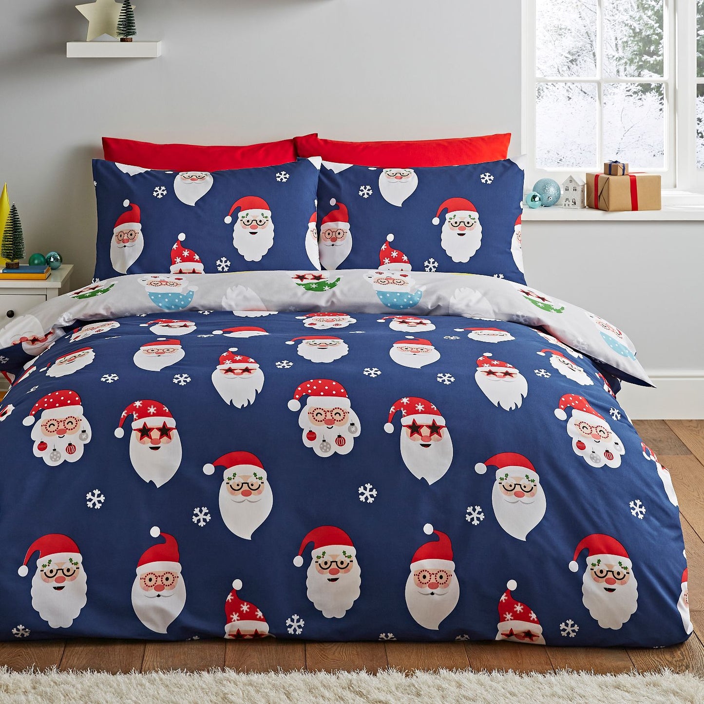 Catherine Lansfield Christmas Santa Spec-Tacular Reversible Duvet Set