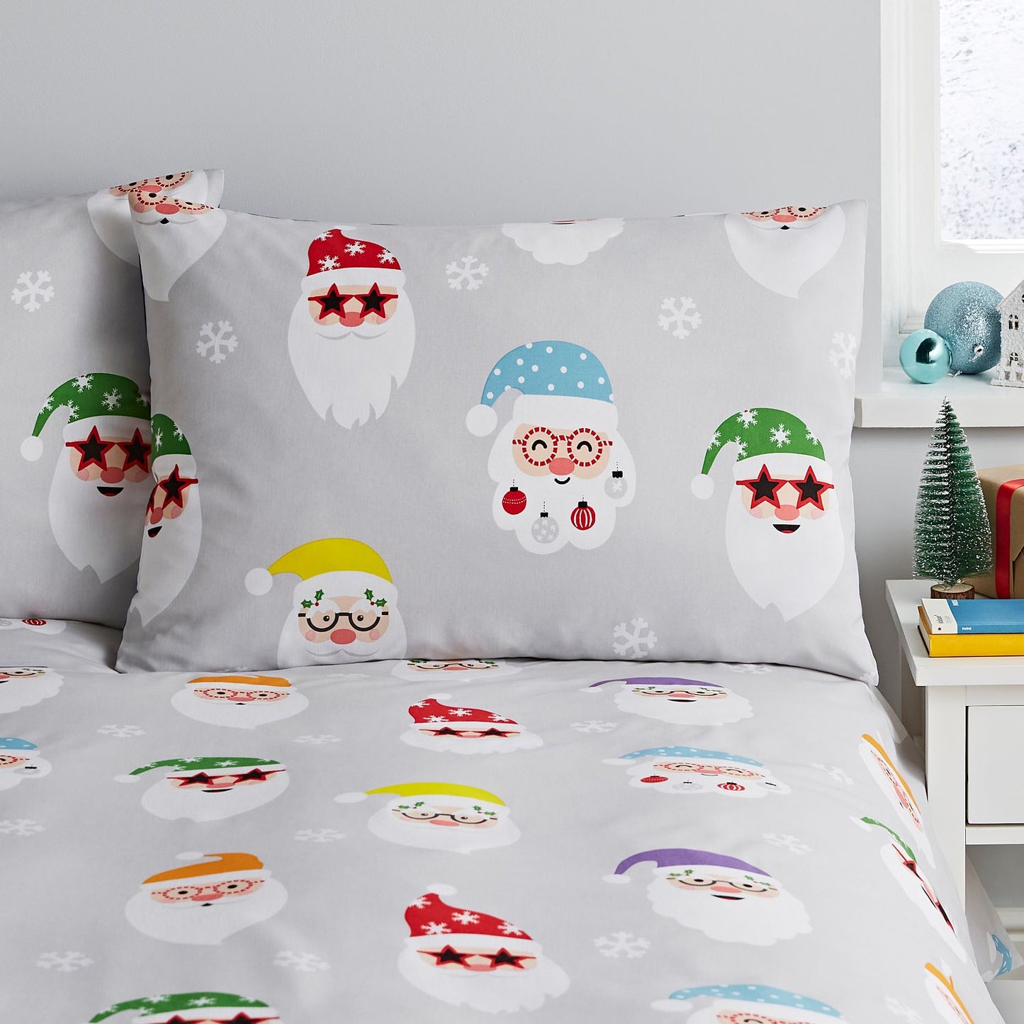 Catherine Lansfield Christmas Santa Spec-Tacular Reversible Duvet Set