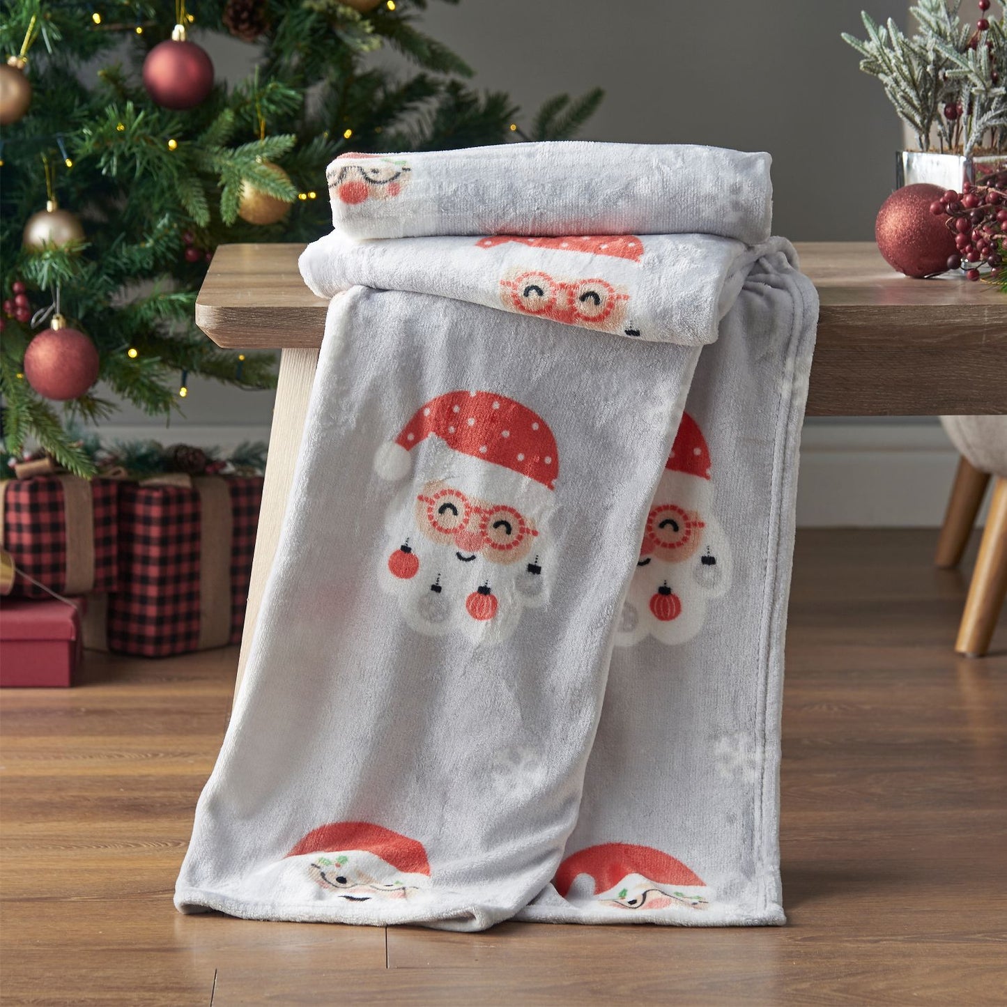 Catherine Lansfield Christmas Santa Spec-Tacular Cosy Fleece Throw