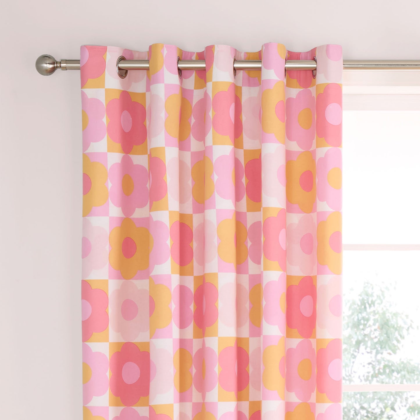 Catherine Lansfield Pink Retro Daisy Reversible Eyelet Curtains