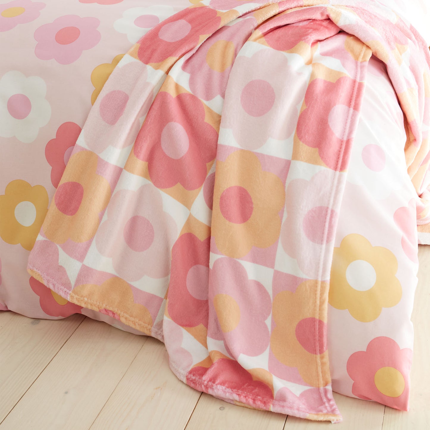 Catherine Lansfield Pink Retro Daisy Cosy Fleece Blanket Throw