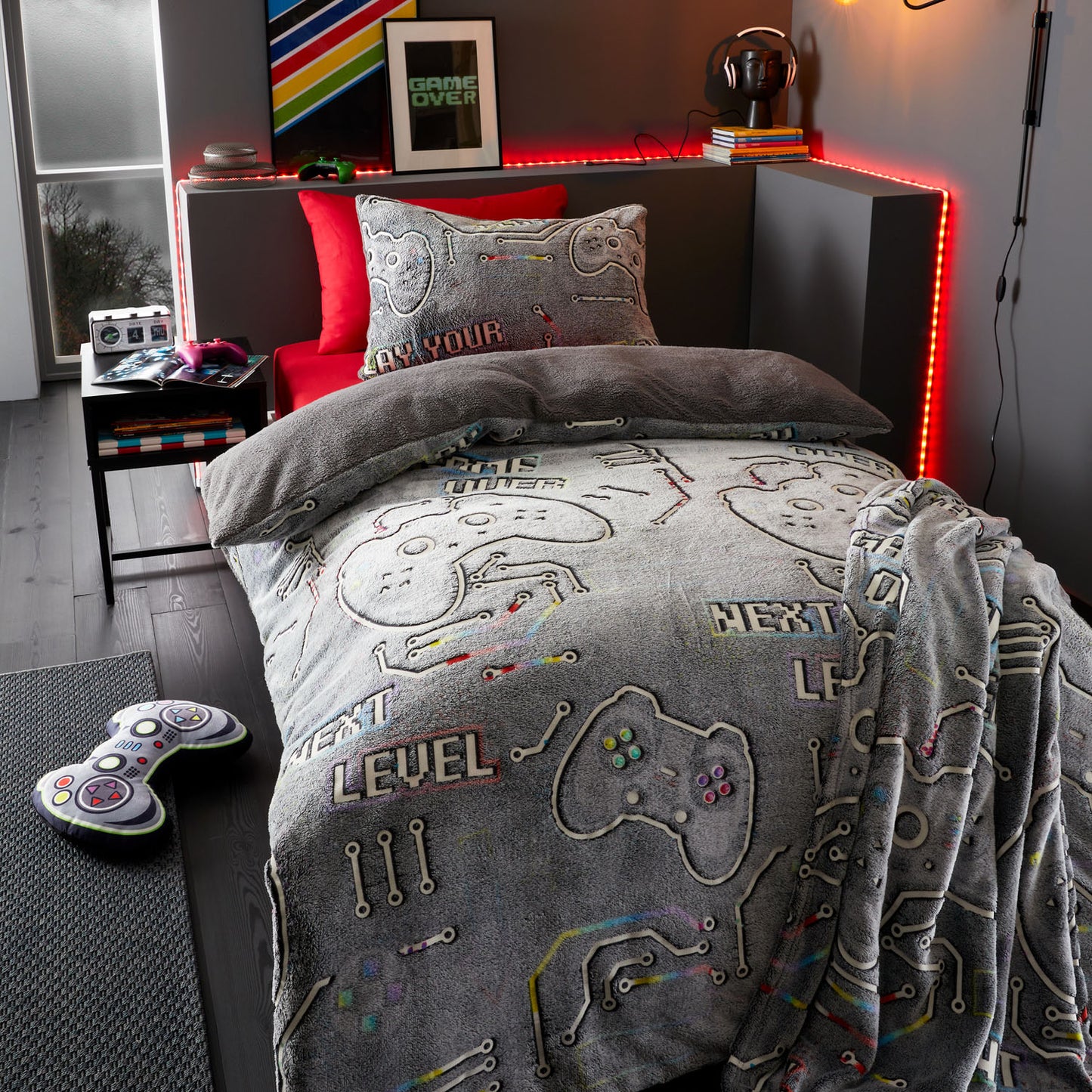 Catherine Lansfield Black Game Over Glow in the Dark Fleece Duvet Set